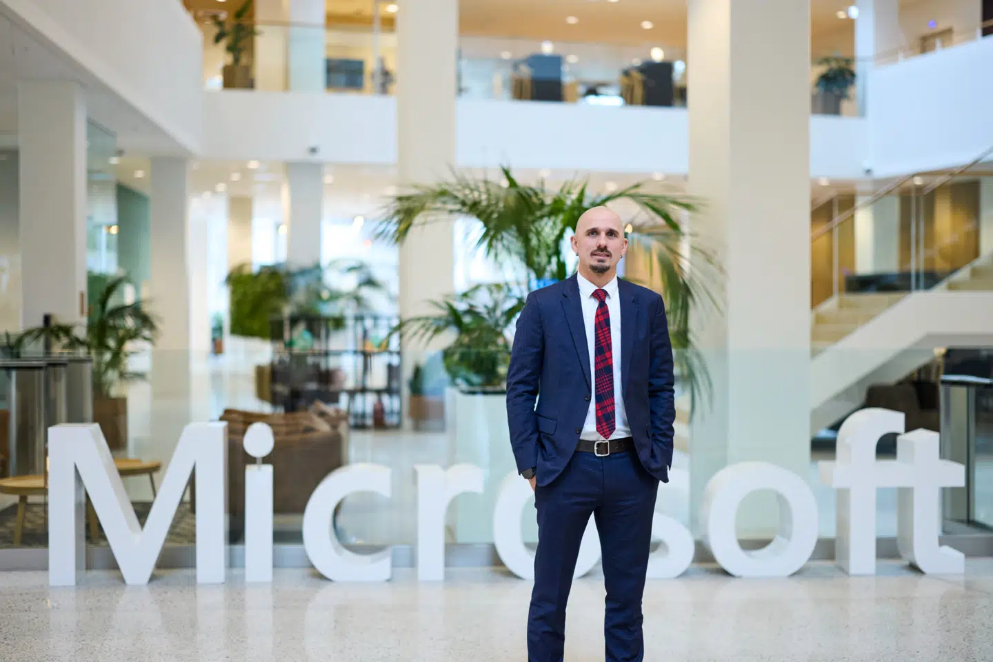 Leonid Polupan, som er softwaregiganten Microsofts direktør i Ukraine, er dybt taknemmelig for al den opbakning, som han og hans land har fået, efter at Rusland indledte krigen for snart fire år siden.