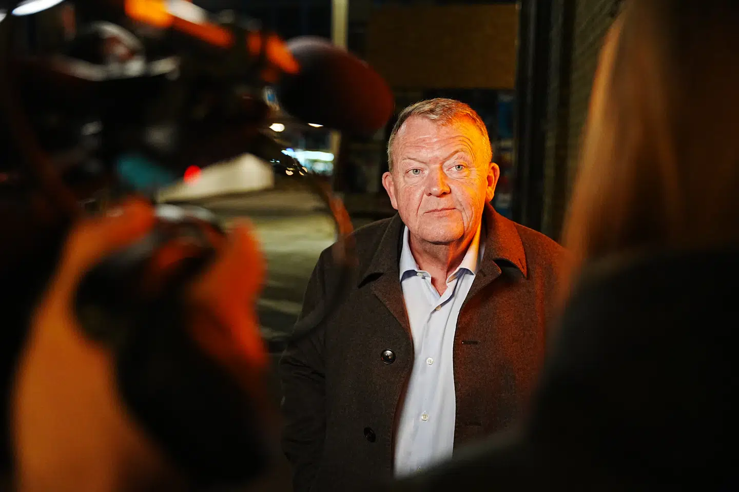 Lars Løkke Rasmussen har stiftet gruppen »Alle os der hader Lars Løkke« og inviterede gruppens medlemmer til at møde ham og svine ham til. Han lovede at lytte, stod der i invitationen.