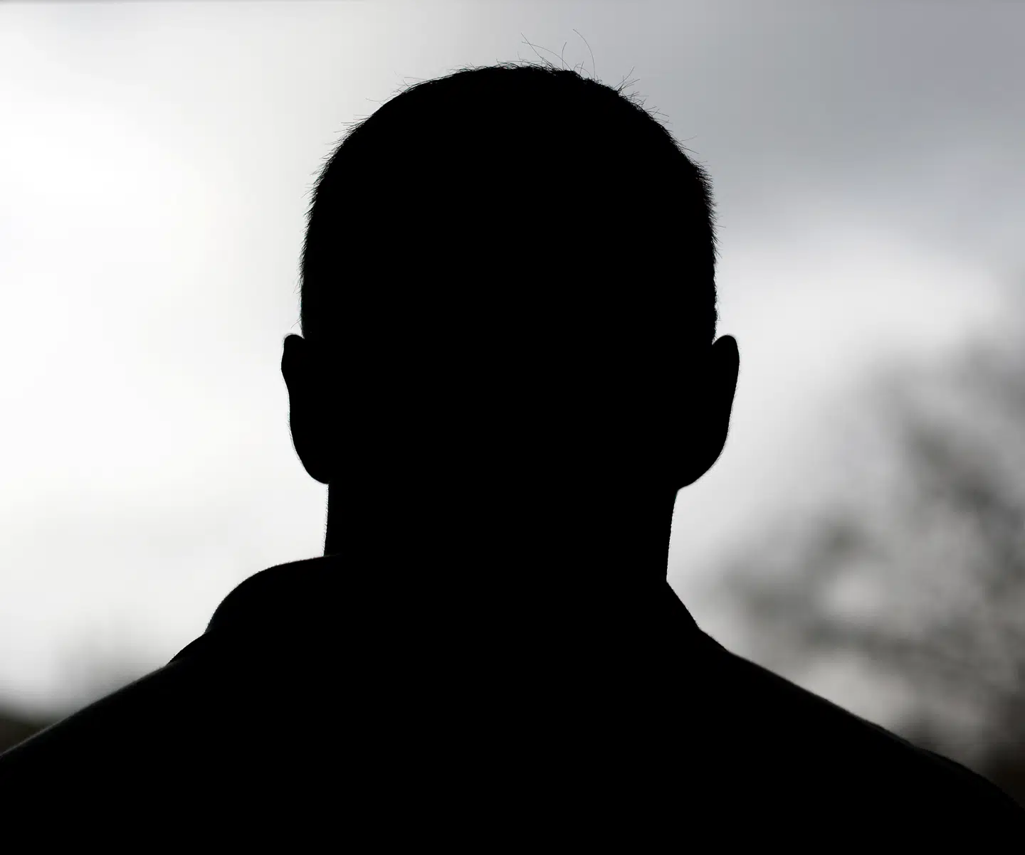 Feminismen har ikke gjort mænd svage; den har gjort det muligt for mænd at være sårbare uden at miste værdighed. Det er på tide, at vi ser ligestilling som et frigørelsesprojekt for begge køn, mener mandeforsker Kenneth Reinicke. Modelfoto: Niels Ahlmann Olesen