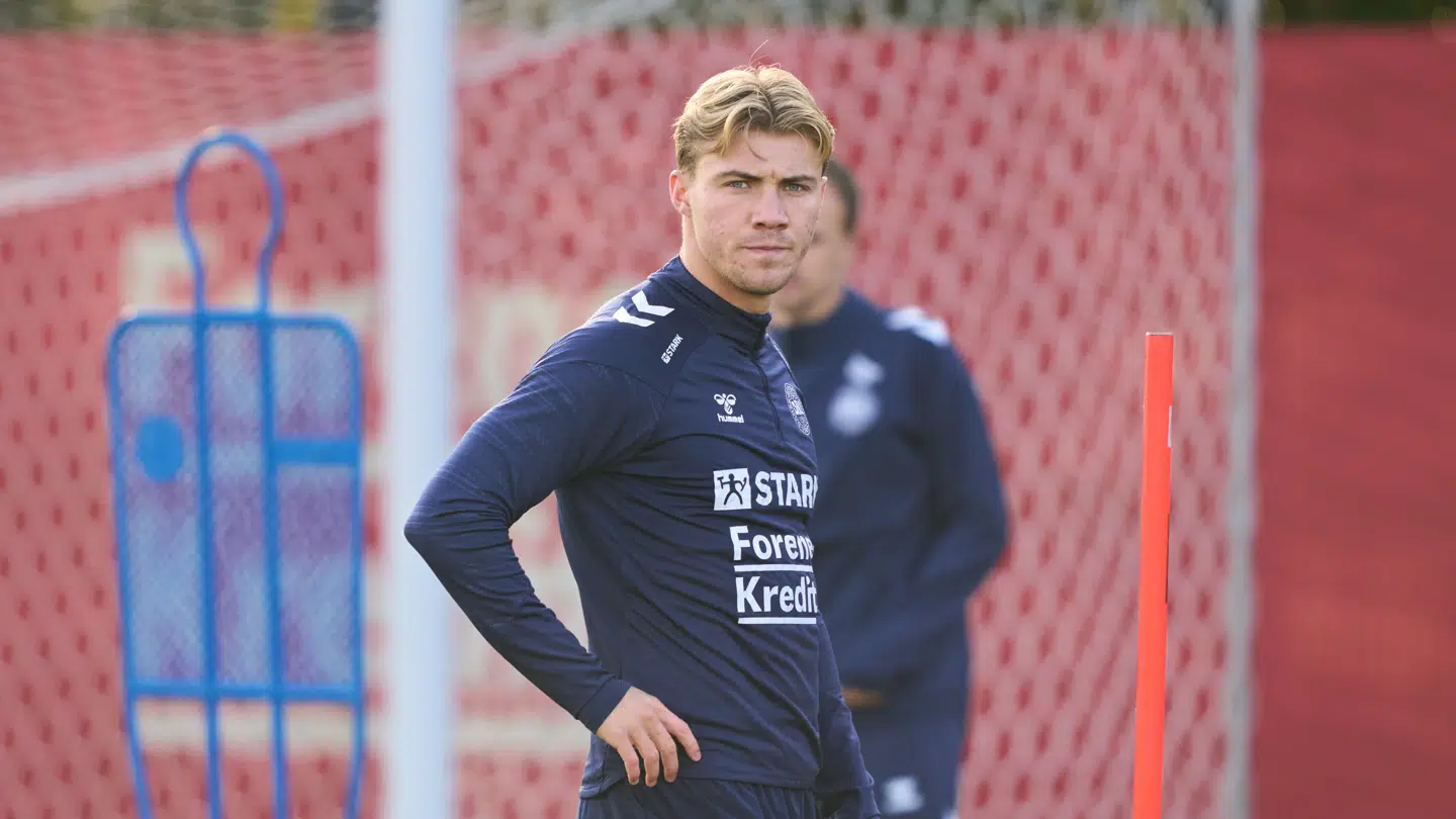 (Arkiv) Landsholdsspilleren Rasmus Højlund har trænet alene søndag og mandag grundet sygdom.