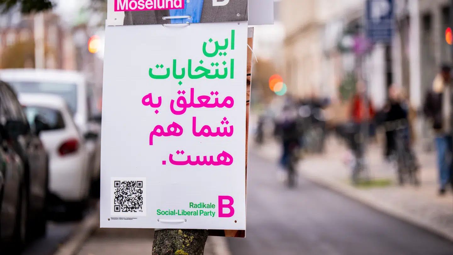 Valgplakat på fremmedsprog for Radikale Venstre, i København.