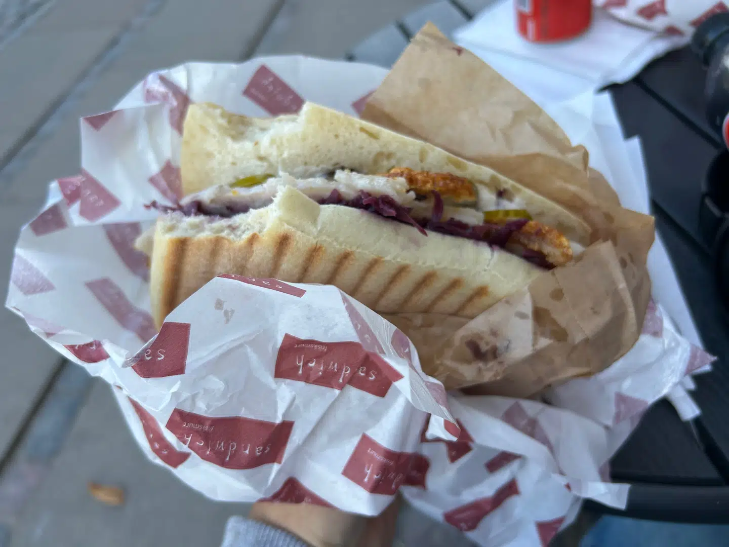 B.T.s anmelder har været på T.S. Smørrebrød for at teste flæskestegssandwichen.