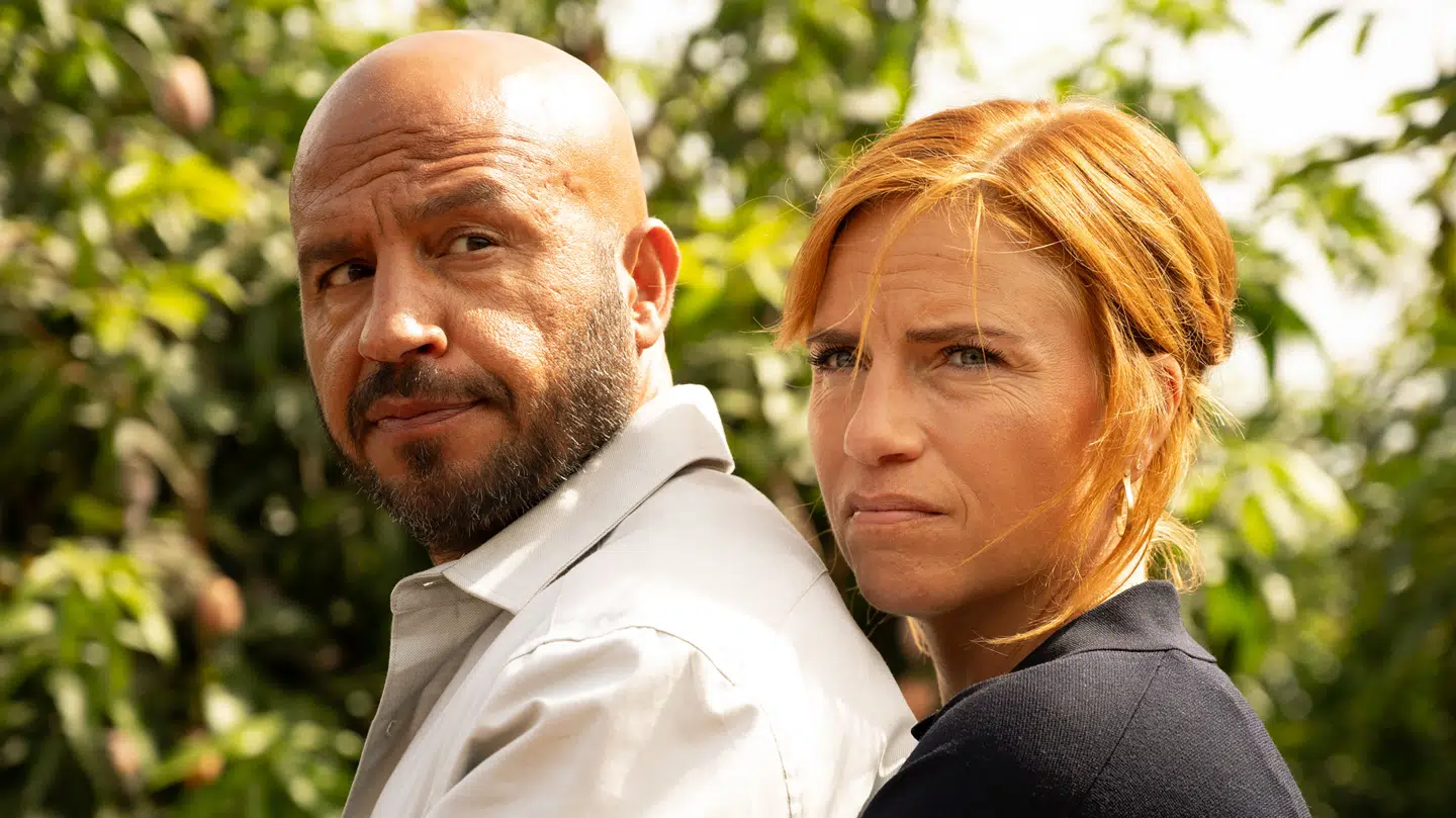 Mango. (L to R) Dar Salim as Alex and Josephine Park as Lærke in Mango. Cr. Courtesy of Netflix © 2024