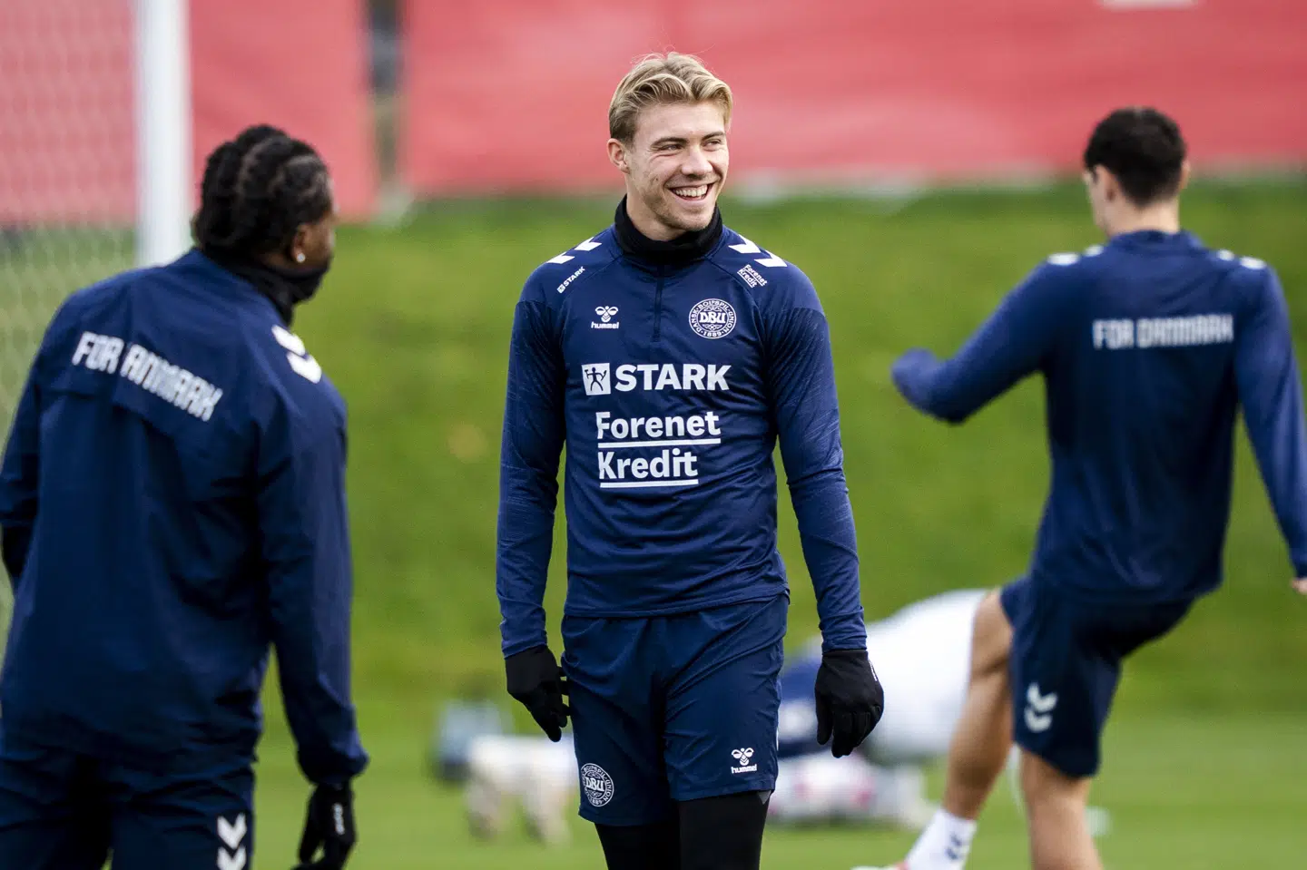 Rasmus Højlund ses her under en træning med holdkammeraterne i fredags. Siden har han været ramt af sygdom og trænet for sig selv. (Arkivfoto).