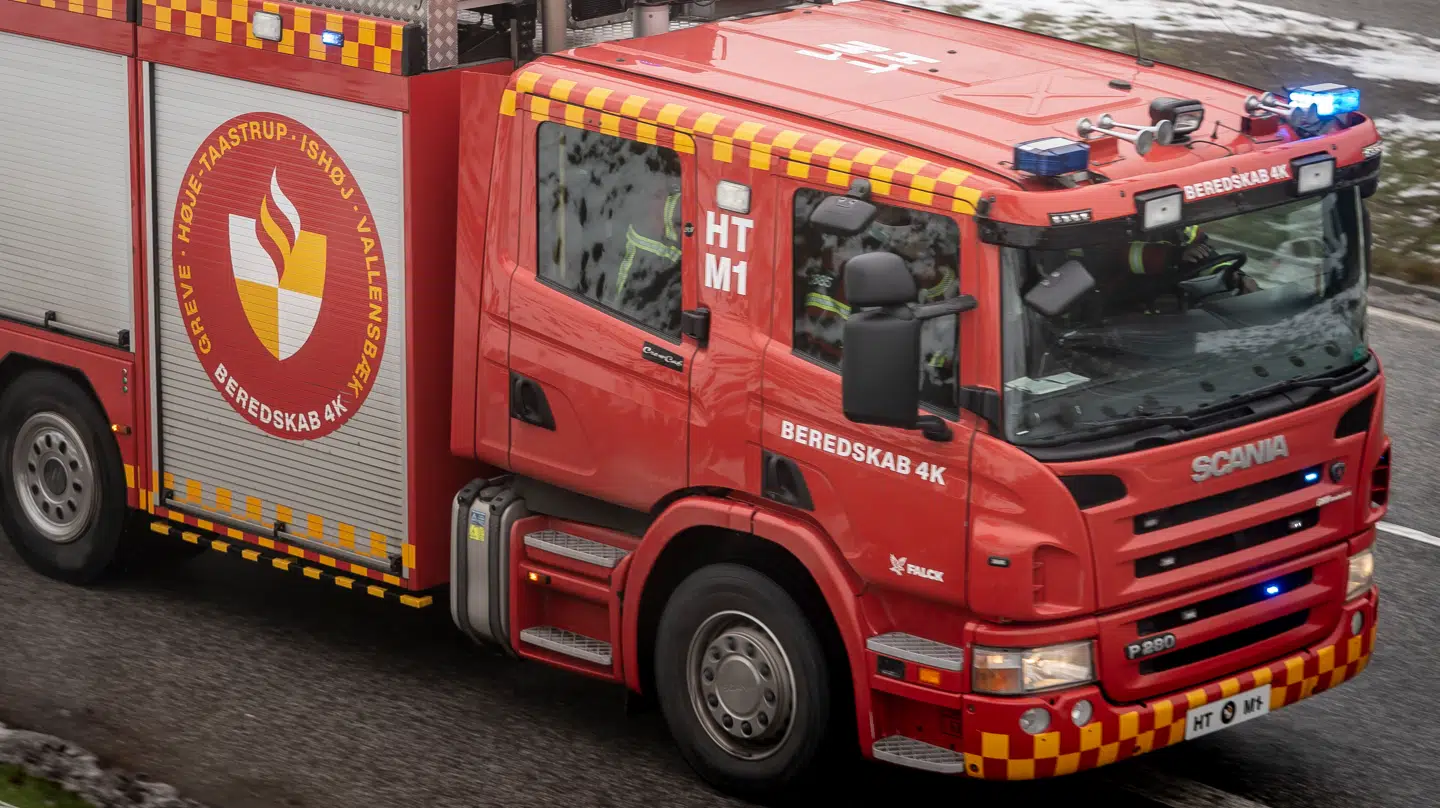 Det krævede mandag 14 brandmænd at få styr på en gårdbrand i Nordjylland.