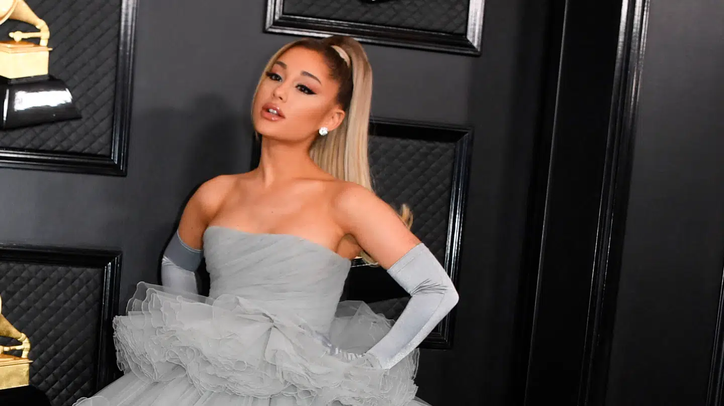 En australsk mand er kommet i fængsel efter han greb fat i Ariana Grande på den røde løber.