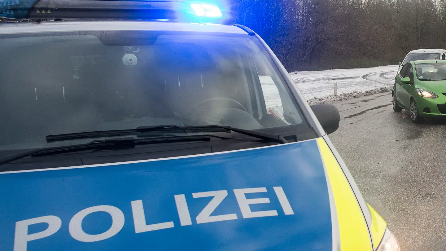 Tysk politi har afgivet skud mod en 12-årig døv pige.