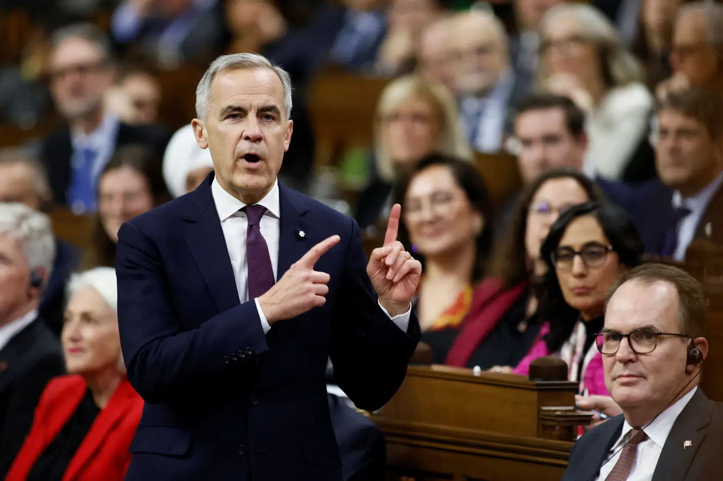 Mark Carneys budget for det kommende år blev mandag vedtaget i Canadas parlament.