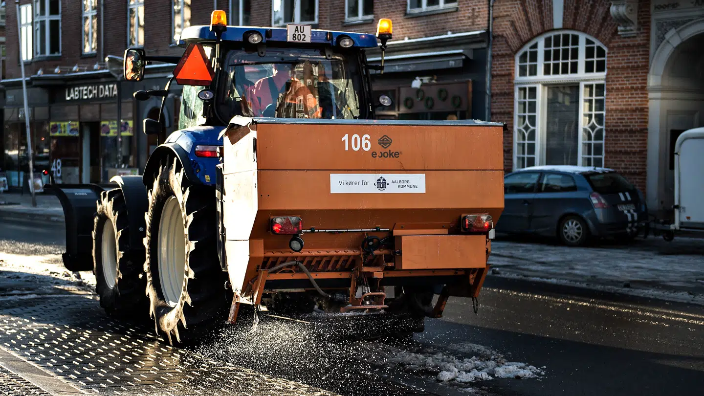 Det er blevet den tid på året, hvor vejene kan være glatte.