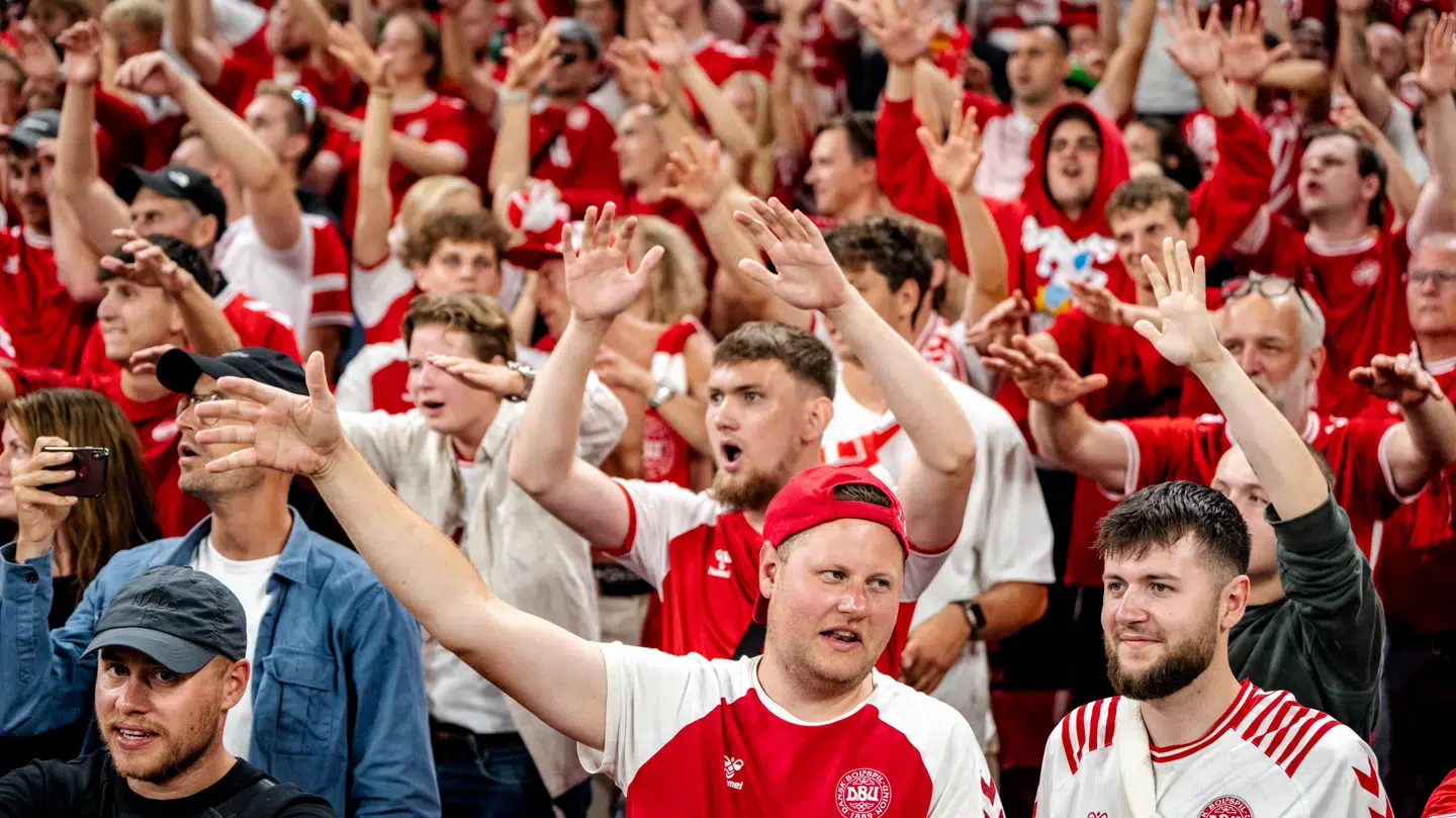 Det kan blive et logistisk helvede for de danske fans, hvis Danmark ikke kommer til VM tirsdag aften.