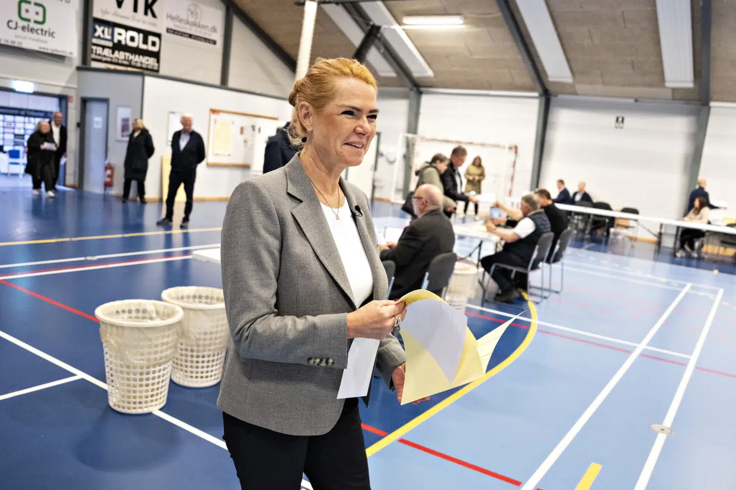 Inger Støjberg fra Danmarksdemokraterne stemmer i Hadsund Hallerne i Hadsund, tirsdag den 18. november 2025. Der afholdes kommunal- og regionalvalg den 18. november.. (Foto: Henning Bagger/Ritzau Scanpix)