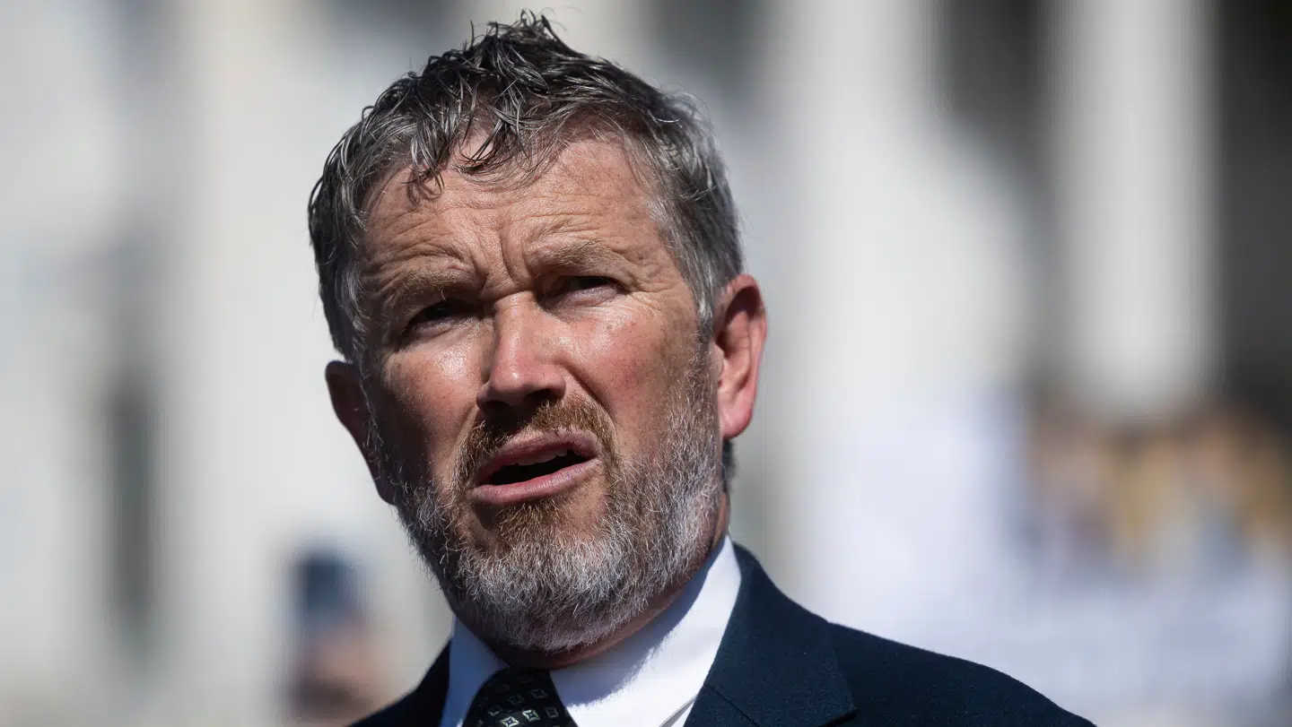 Partifællen Thomas Massie (billedet) har ikke mindst været med til at få Donald Trump til at lave en kovending.