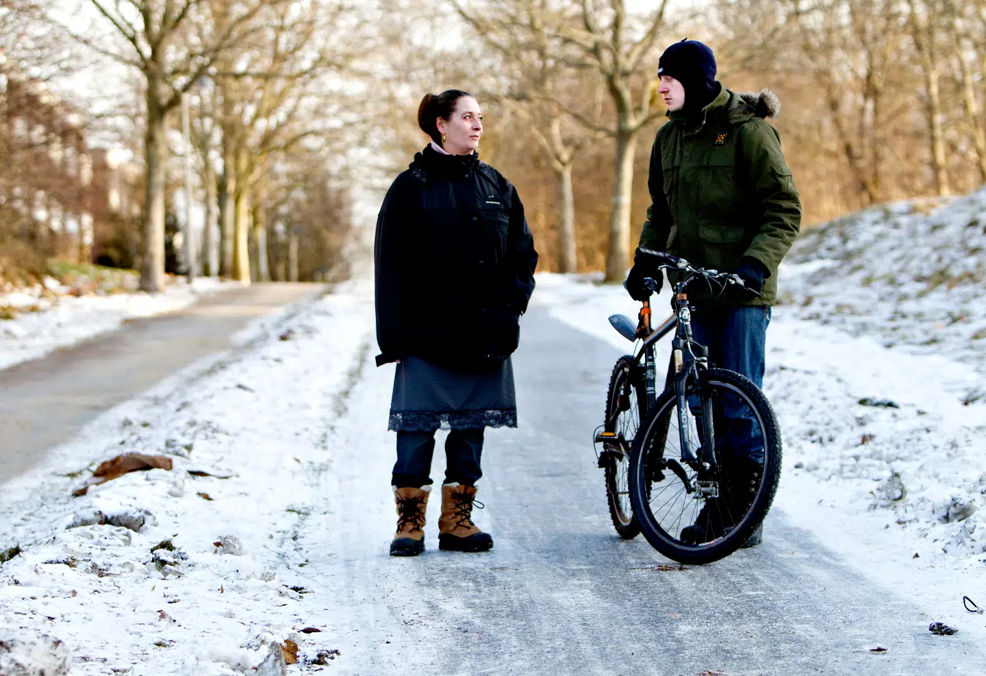 ILLUSTRATIVT. Flere steder i landet var der mandag isglatte veje. I Hvidovre Kommune anerkender man nu overfor B.T., at der blev saltet for sent, og man beklager de mange ulykker, det fulgte med sig.