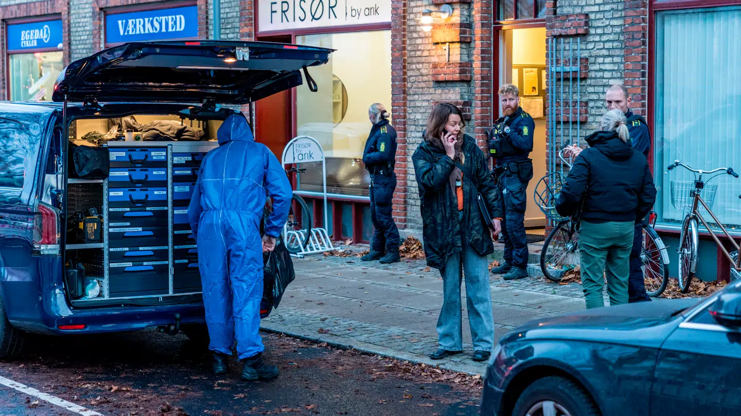 Politiet undersøger mistænkeligt forhold på Bavnehøj Alle på Vesterbro i København, tirsdag den 18. november 2025.
