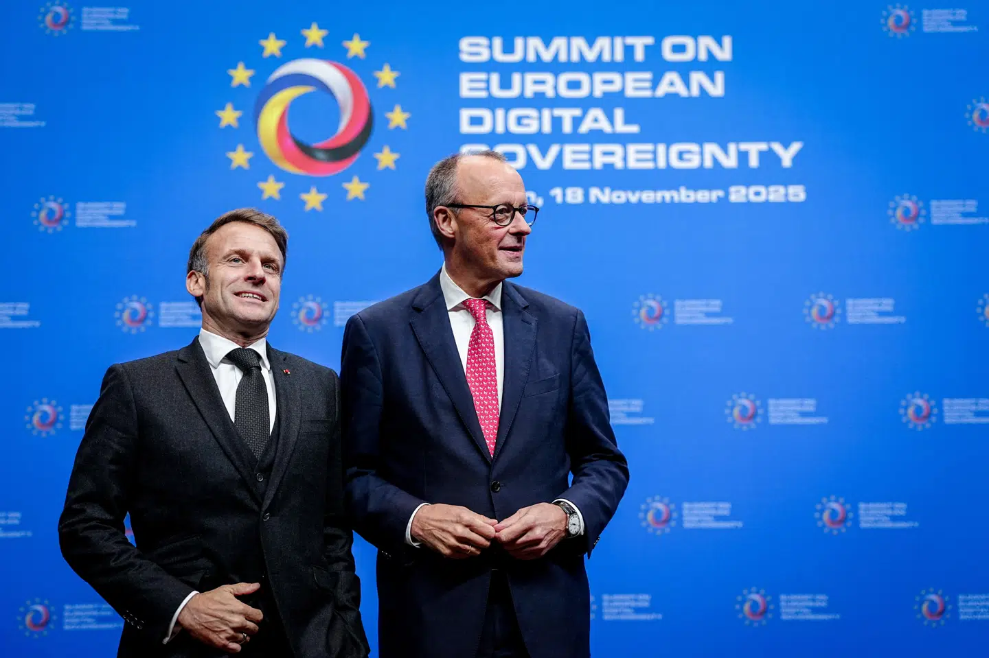 Frankrigs præsident, Emmanuel Macron (t.v.), og Tysklands forbundskansler, Friedrich Merz, er enige om, at Europa ikke skal være afhængig af amerikanske og kinesiske tech-virksomheder, der leverer den digitale infrastruktur, som bliver stadig vigtigere i både Europa og resten af verden. Det sagde de på tirsdagens topmøde i Berlin om digital suverænitet.