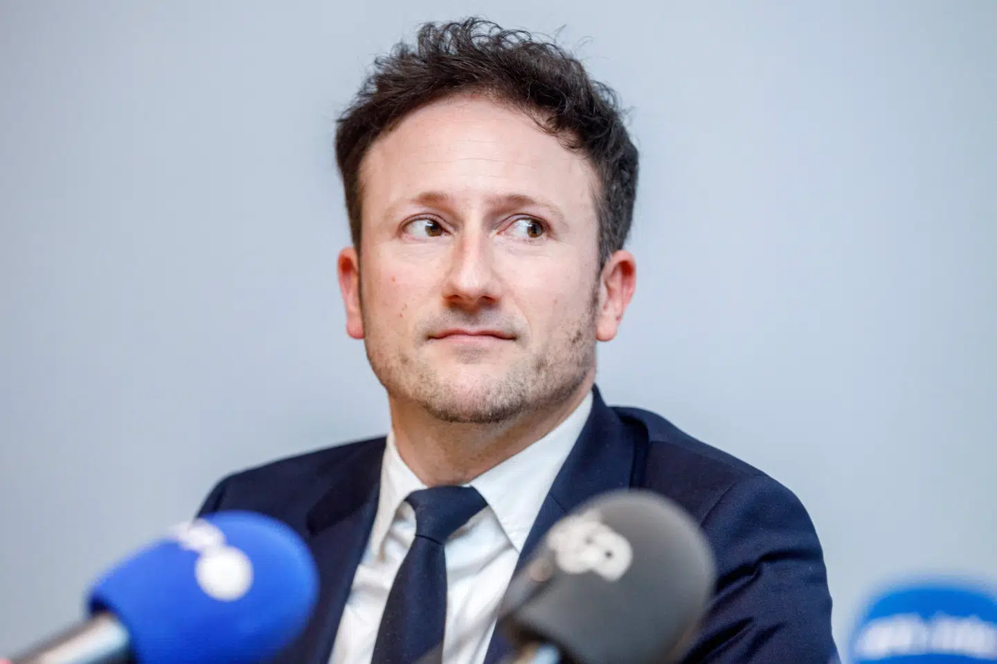 Den belgiske statsanklager Julien Moinil ser til under en pressekonference i politiets hovedkvarter i Bruxelles 28. februar 2025. Tirsdag 18. november gennemførte belgisk politi en operation, hvor otte personer blev anholdt på en mistanke om, at de ville dræbe Julien Moinil. (Arkivfoto).