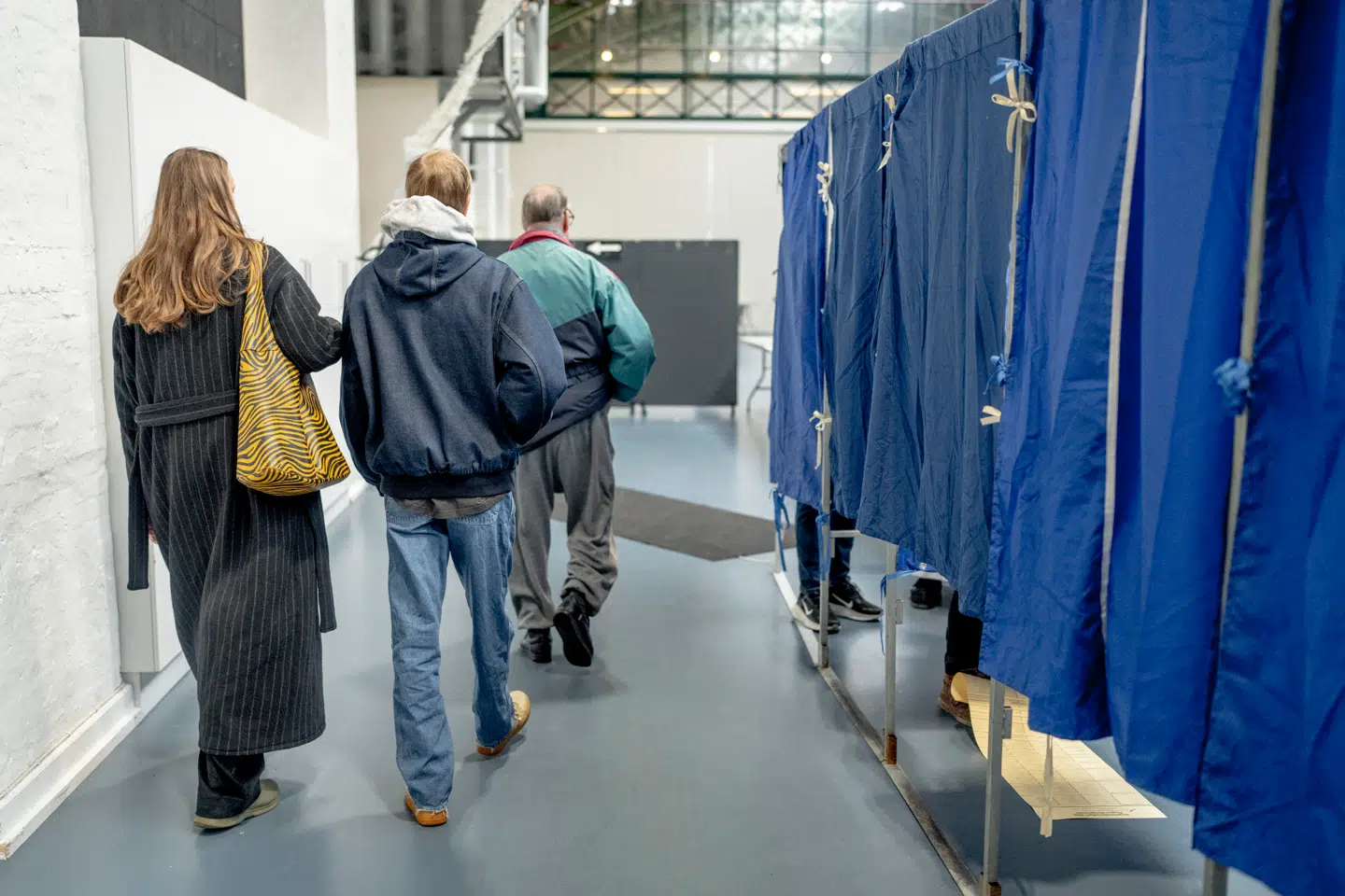 Borgere til afstemning i Nørrebrohallen den 18. november 2025.