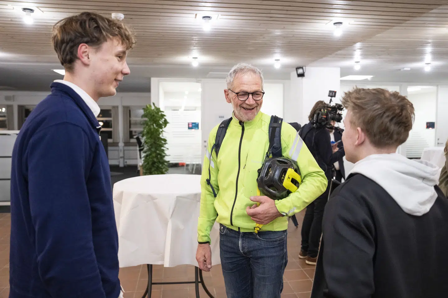 Jørgen Popp Petersen fra Slesvigsk Parti ankom i cykeltøj til valgcafé på rådhuset i Tønder tirsdag. Hans parti er blevet størst ved tirsdagens kommunalvalg.