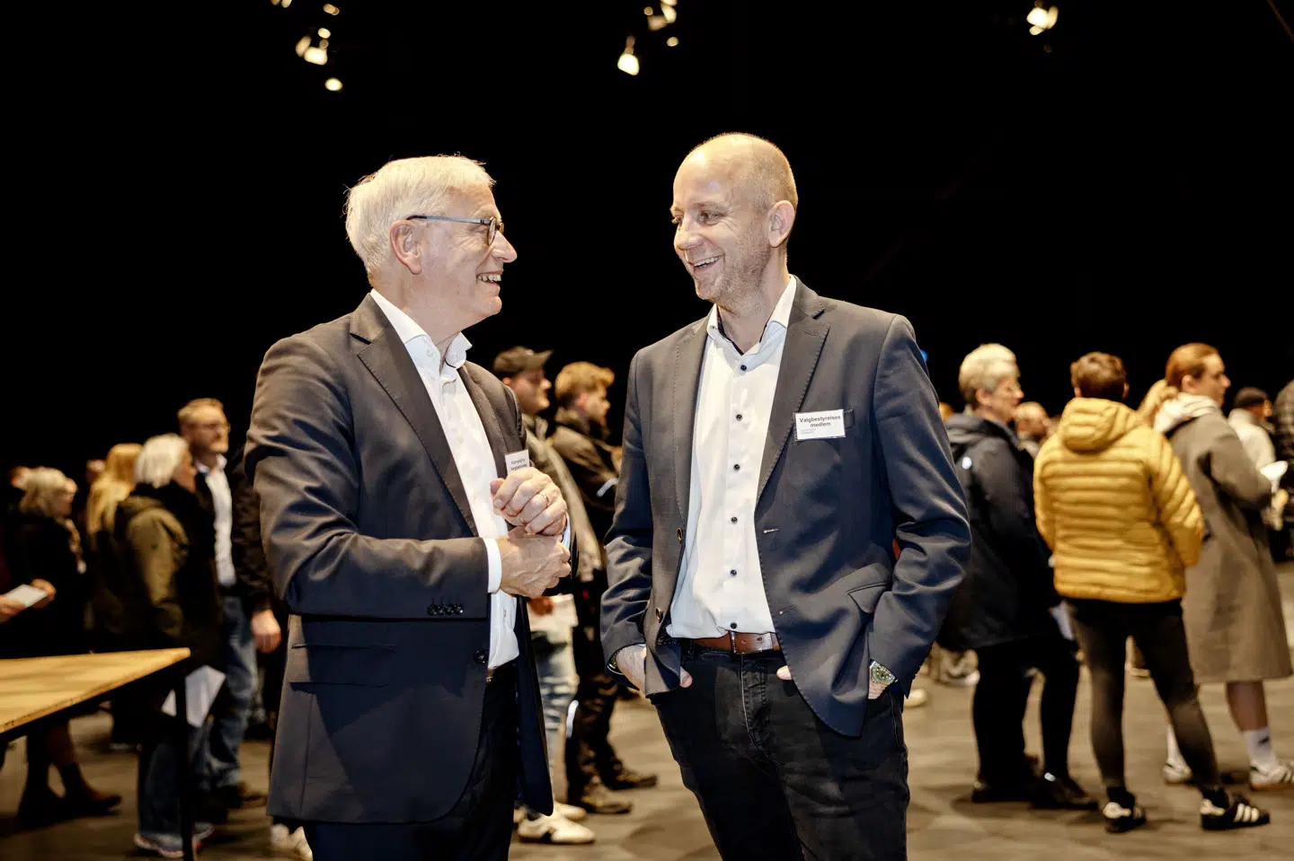 På valgdagen blev der udvekslet smil i Holstebro mellem afgående borgmester Hans Christen Østerby (S) og Venstres spidskandidat, Kenneth Tønning.