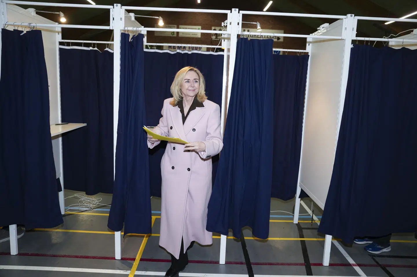 De Konservatives partiformand Mona Juul afgav sin stemme til valget tirsdag formiddag på en skole i Horsens. (Arkivfoto).