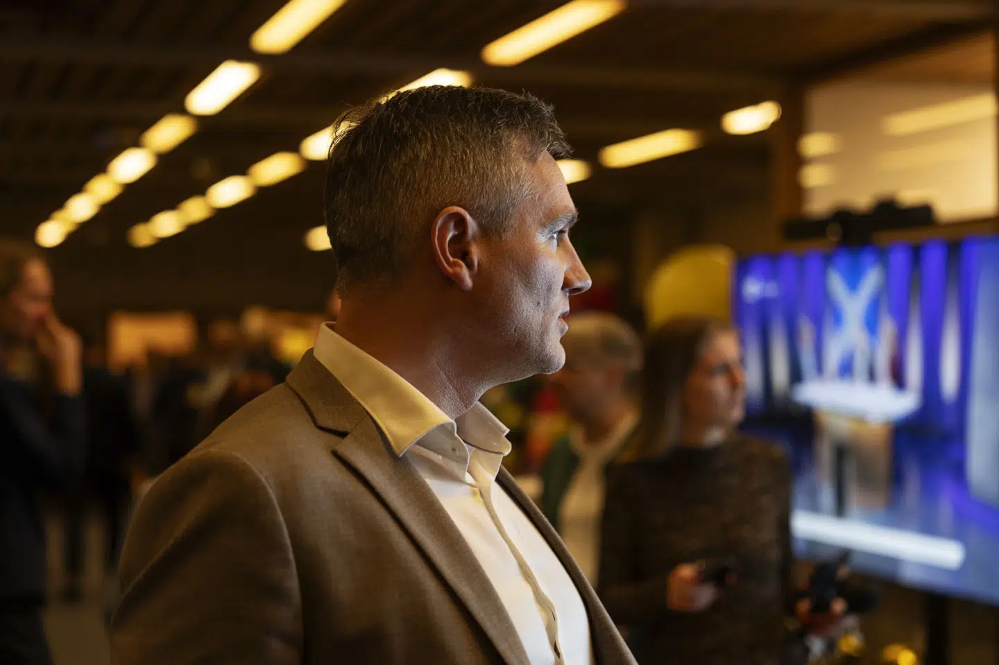 Rasmus Jarlov, Konservative følger valgresultaterne på TV, tirsdag den 18. november 2025. Der afholdes kommunal- og regionalvalg den 18. november.. (Foto: Claus Bech/Ritzau Scanpix)