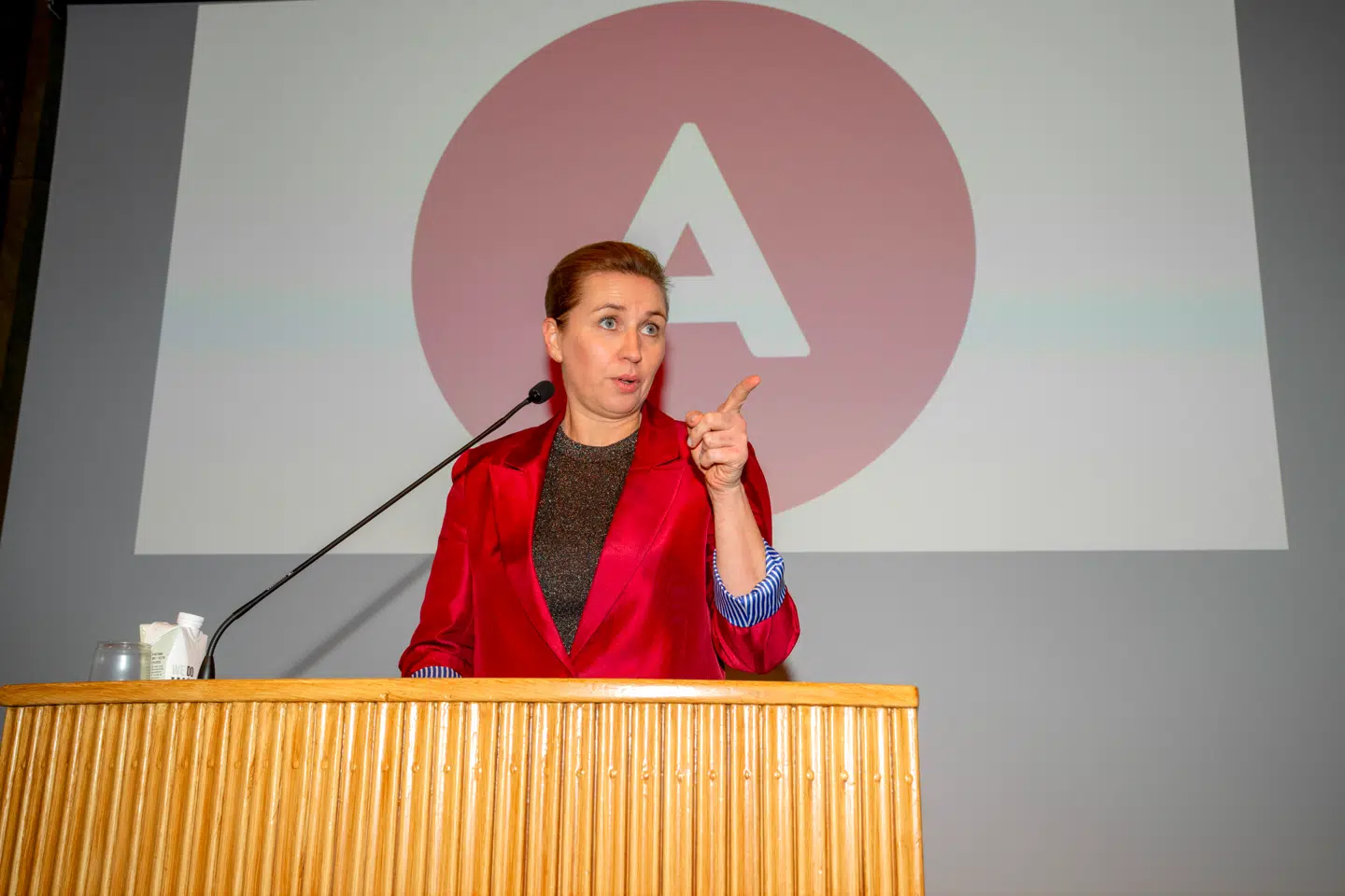 Det har været en skuffende valgaften for Socialdemokratiet, hvilket statsminister Mette Frederiksen heller ikke lagde skjul på, da hun gik på talerstolen og talte til sine partifæller.