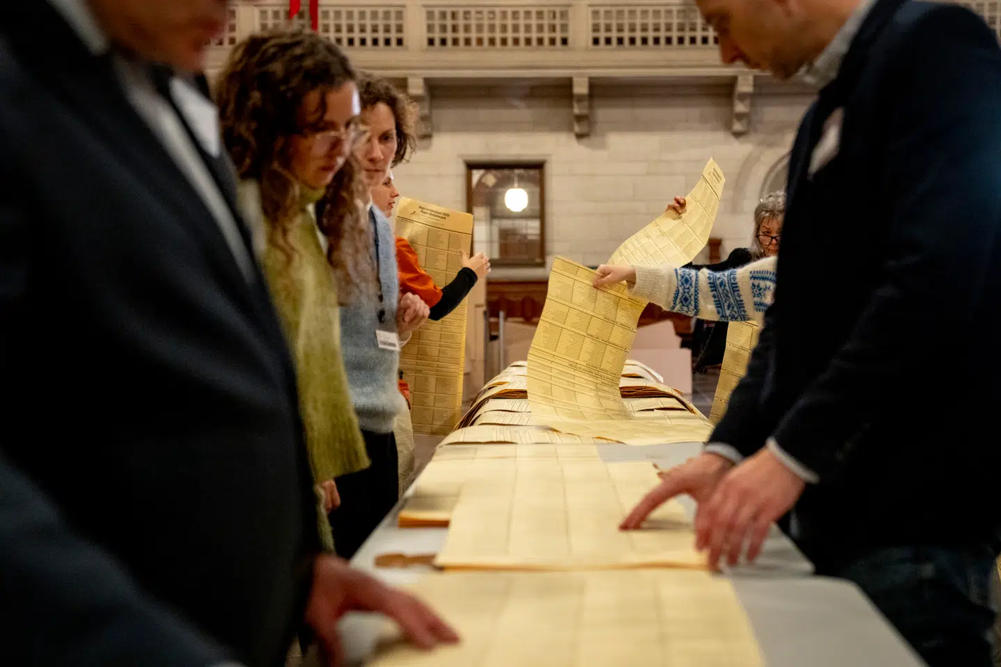 De sidste stemmer tælles op under valgnatten på Københavns Rådhus natten til onsdag.