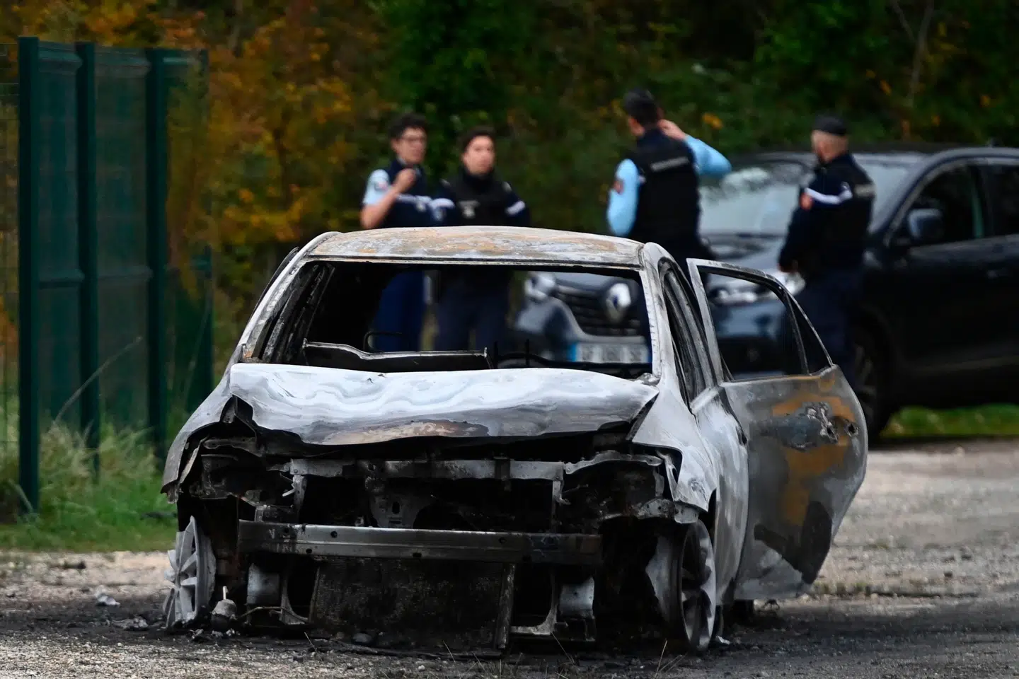 Da politiet havde omringet Jean, satte den 35-årige mand ild til sin bil, der var fyldt med gasflasker, i håb om at sprænge dem alle sammen i luften. Imens råbte han »Allahu Akbar«.