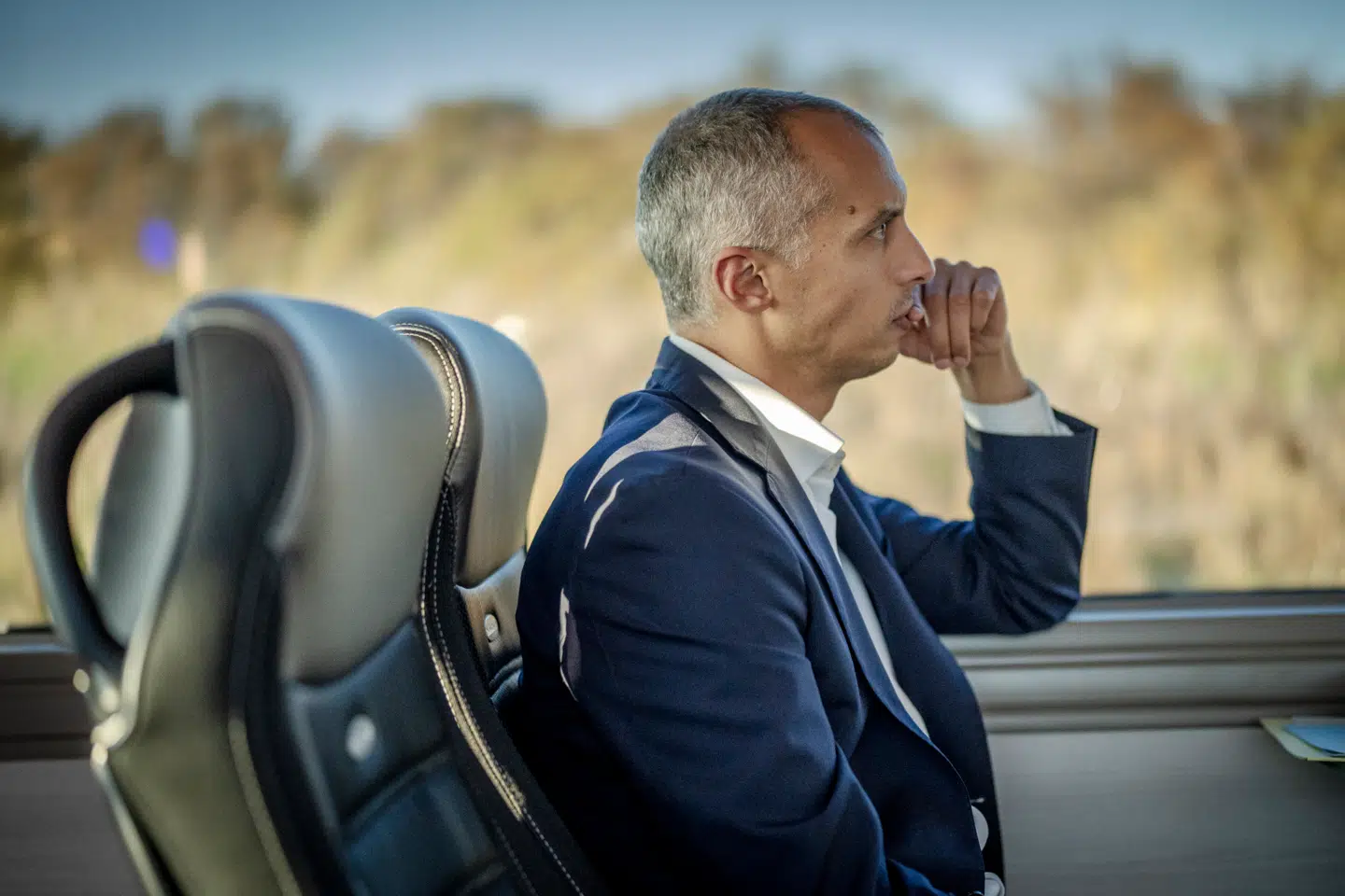 Børne- og undervisningsminister Mattias Tesfaye kom i strid modvind, da Berlingske kunne afsløre, at 313 millioner kroner af en historisk boggave på 540 millioner kroner til folkeskolen stod til at forsvinde i administration.