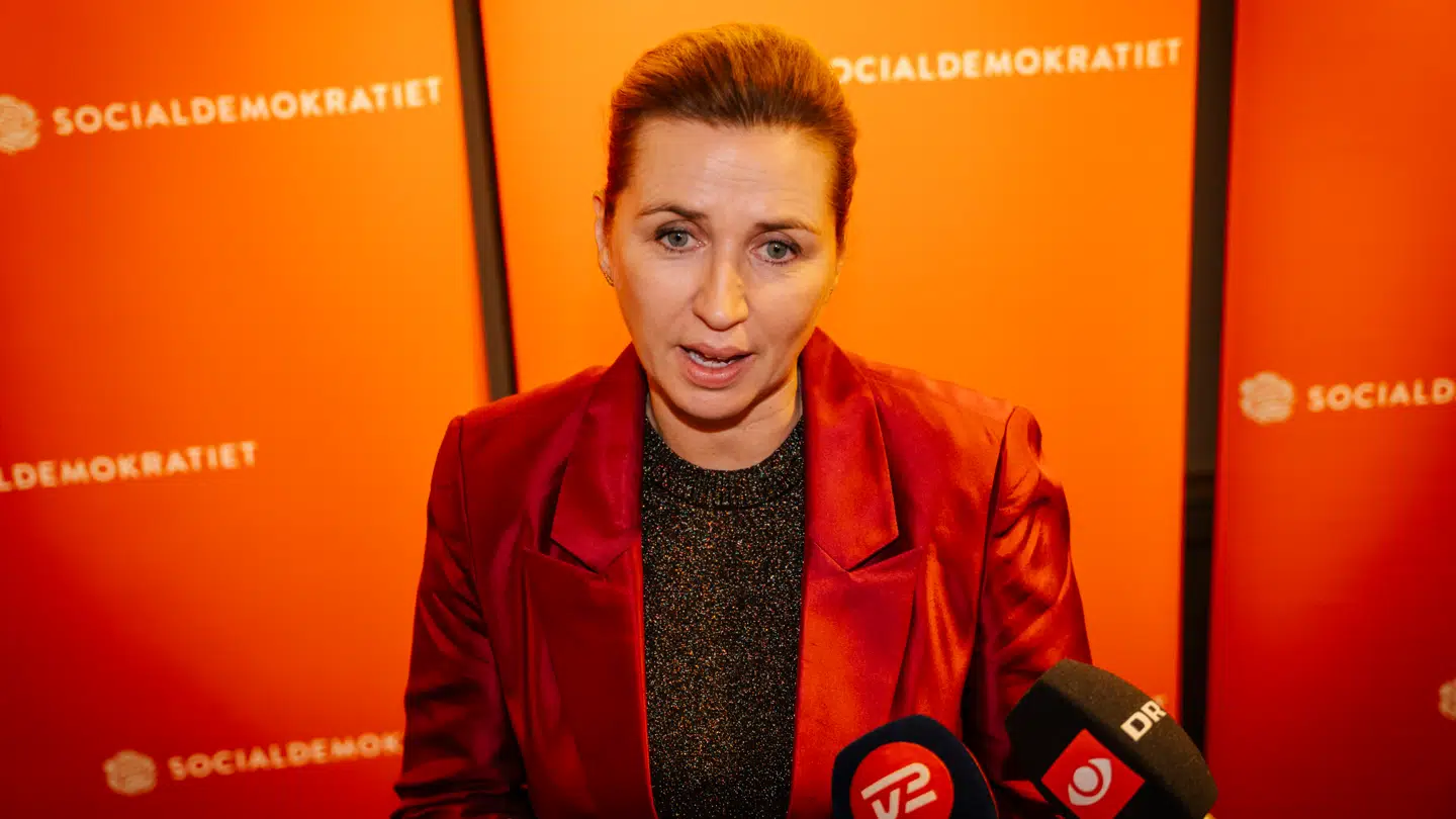 Statsminister Mette Frederiksen holder doorstep efter sin tale under Socialdemokraternes valgfest på Arbejdermuseet i København til kommunal- og regionalvalget tirsdag.
