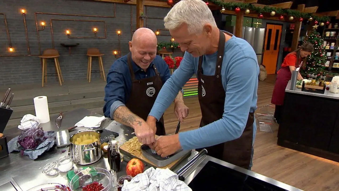 Der er garanti for kaos i køkkenet, når Stig Tøfting og Jakob Kjeldberg skal lave julemad.