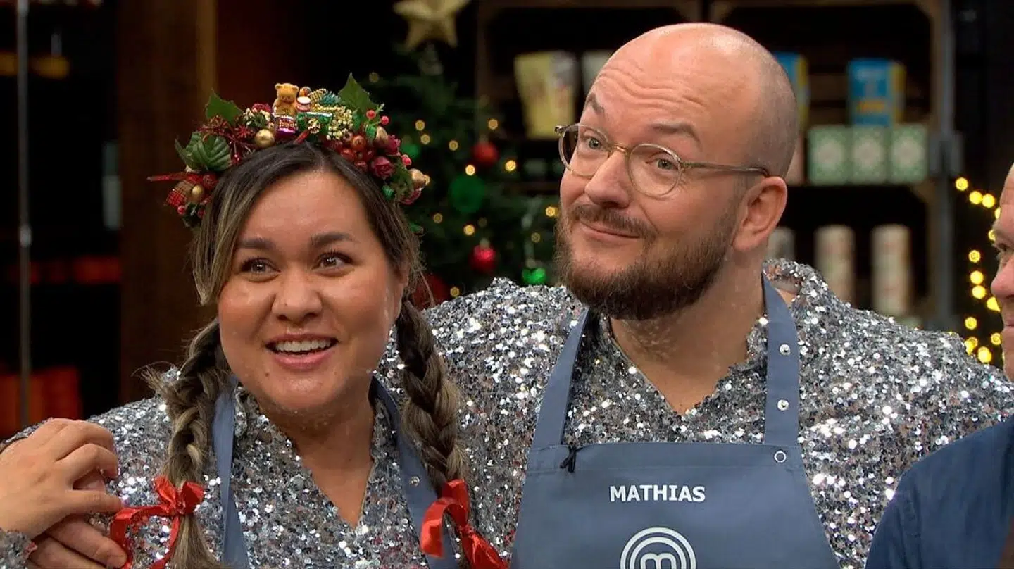 Radiovært, Mathias Helt, og standupkomiker, Natasha Brock dyster i julemad.