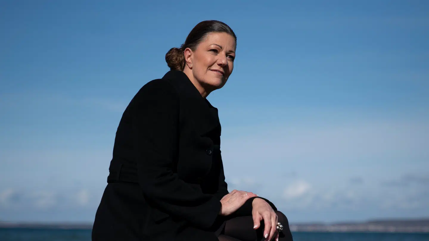 Mette Blomsterberg bor til daglig i Ålsgårde i Nordsjælland med sin mand.