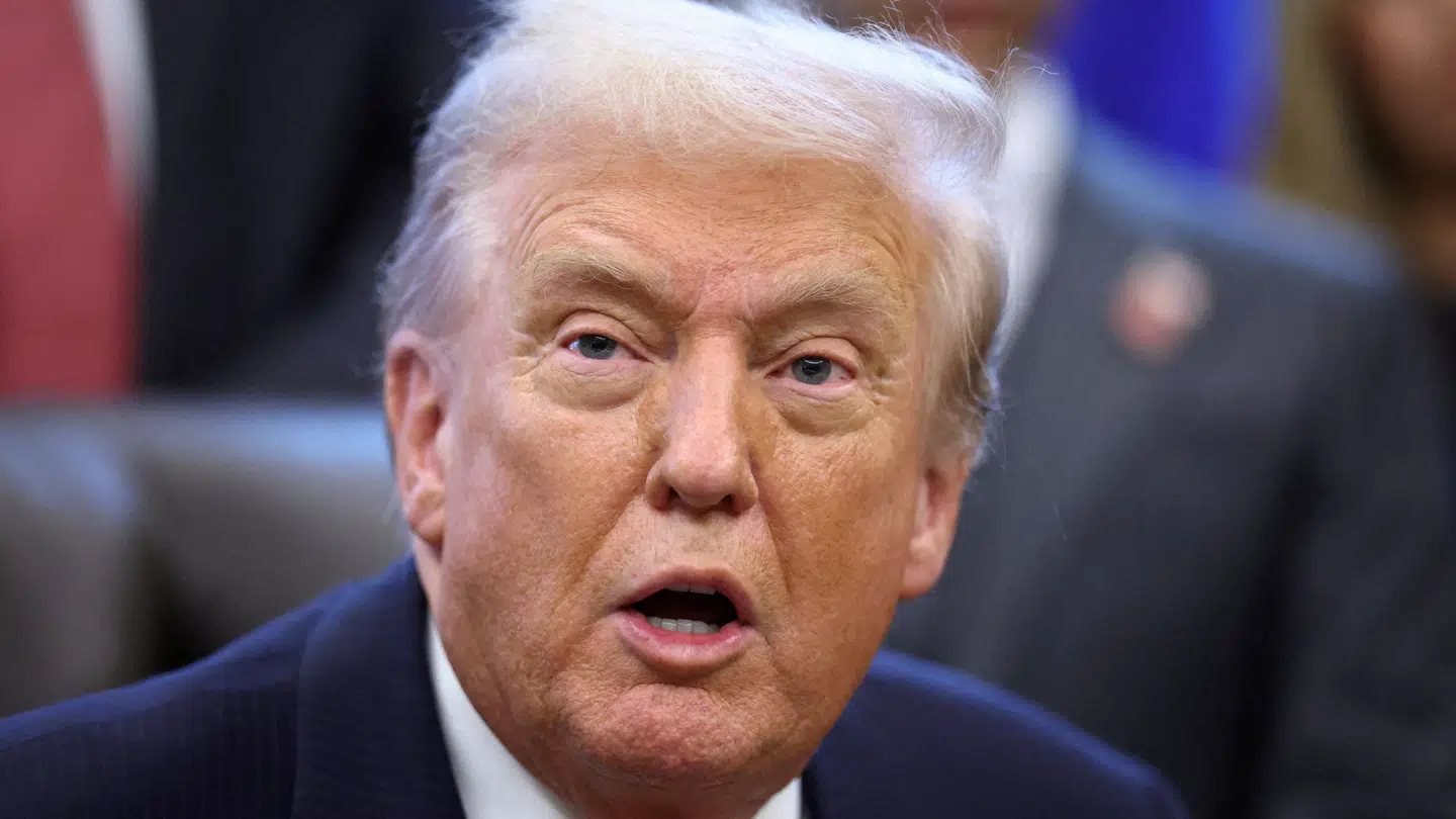 I månedsvis har Donald Trump bekæmpet frigivelsen af Epstein-filerne. Nu skal han sætte sidste underskrift på loven, der offentliggør dem.