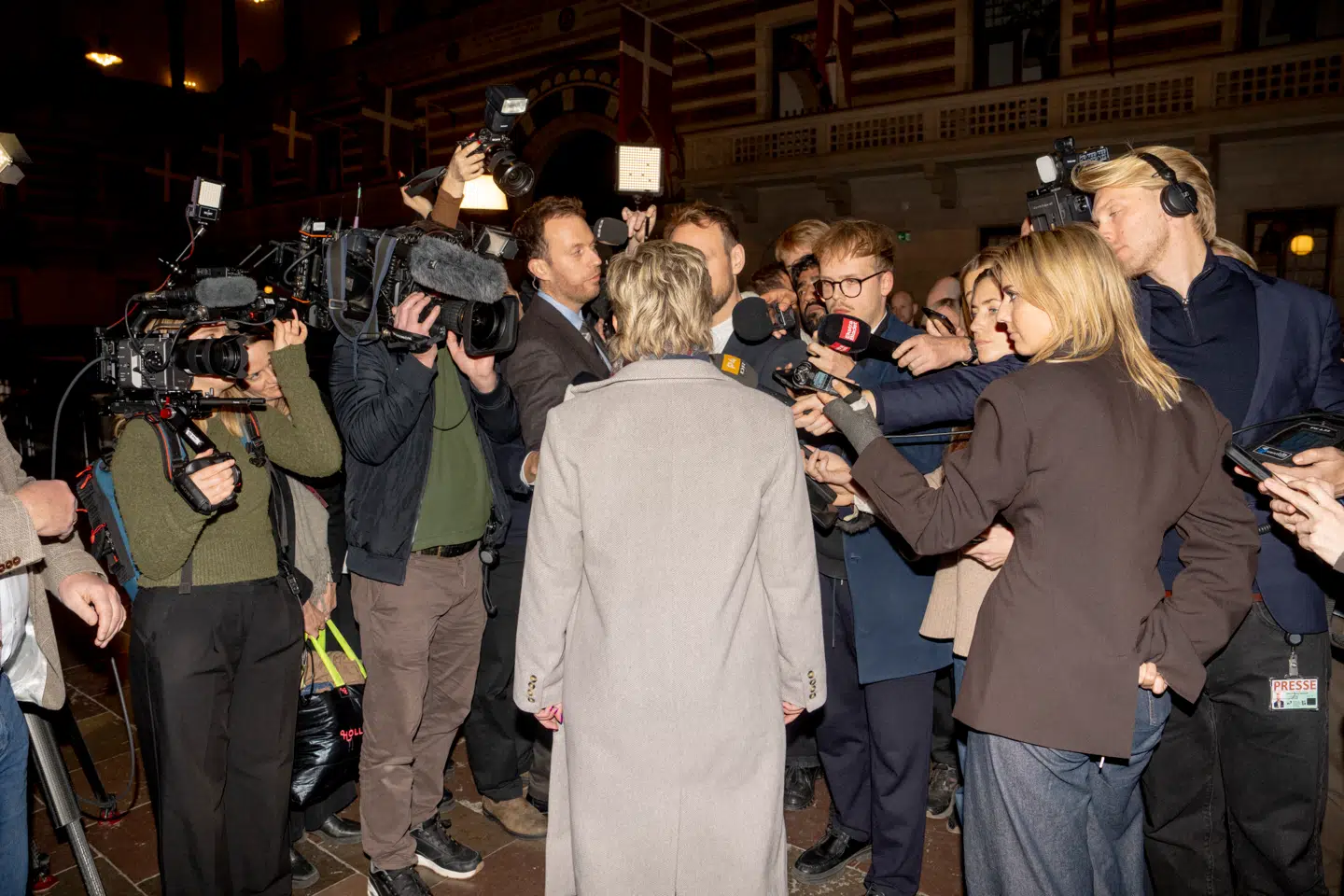 Pernille Rosenkrantz-Theil (S) forlader Københavns Rådhus efter det endelige resultat af kommunalvalget.