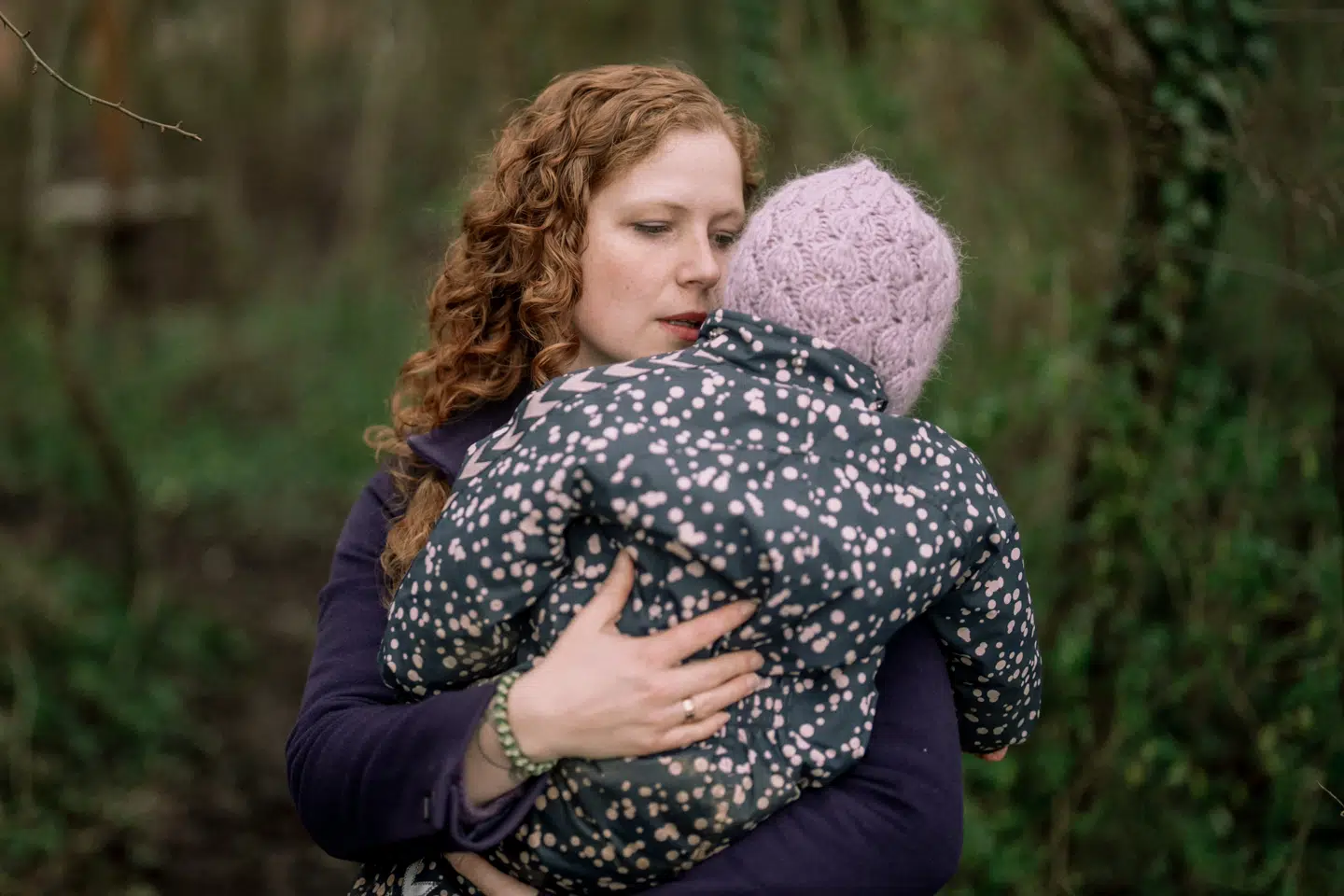 Kærligheden og tilsvarende sår og smerter er nem at mærke, når vi taler om vores egne døtre og børn. Hvorfor er den der så ikke på det generelle, kollektive plan, spørger Isabella Arendt. Foto: Mathias Svold