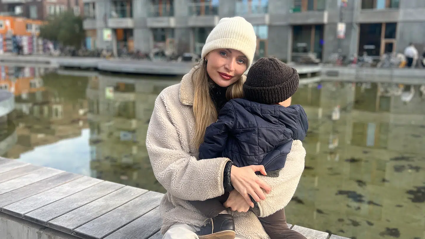 Simone var 36 år, da hun for første gang blev mor. Til daglig arbejder hun som iværksætter.