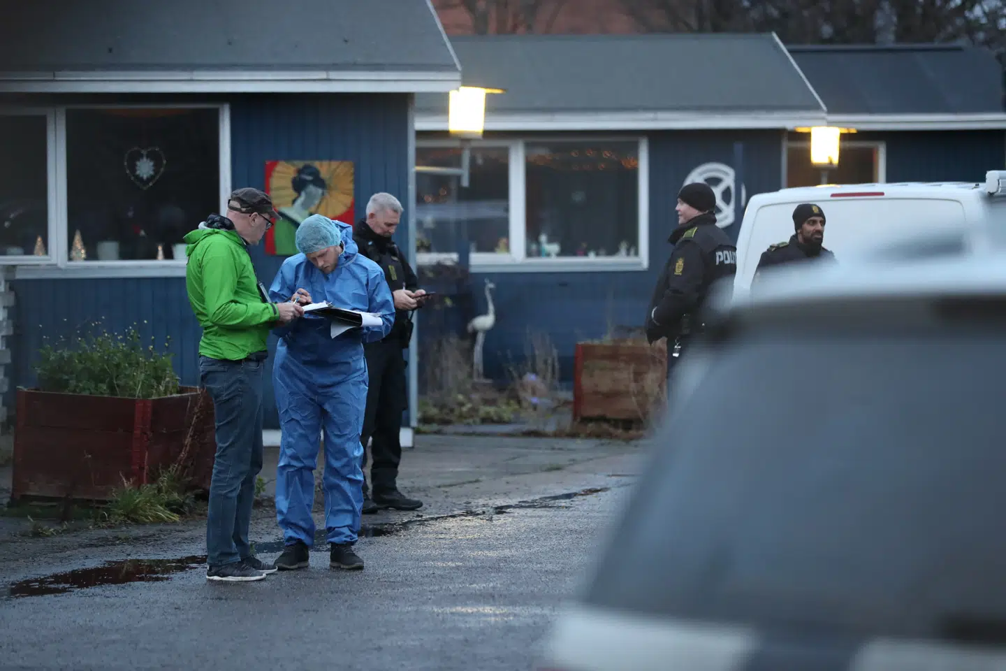 Politiets teknikere på arbejde tirsdag. Foto: Steven Knap/Byrd