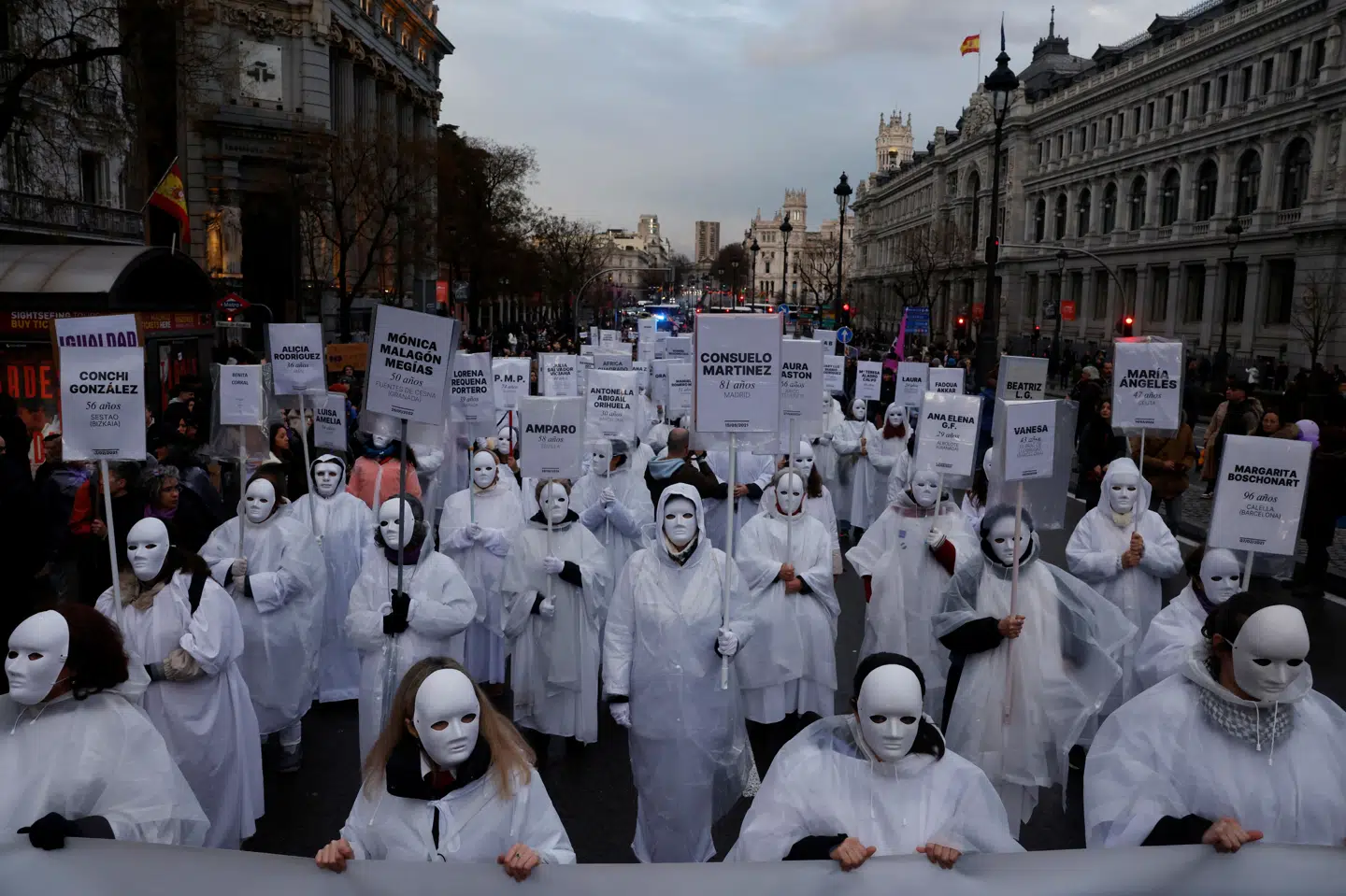 Mange steder i verden bruges kvindernes internationale kampdag 8. marts til at gøre opmærksom på vold mod kvinder. Her er det en demonstration i Spaniens hovedstad, Madrid, 8. marts i år. (Arkivfoto)