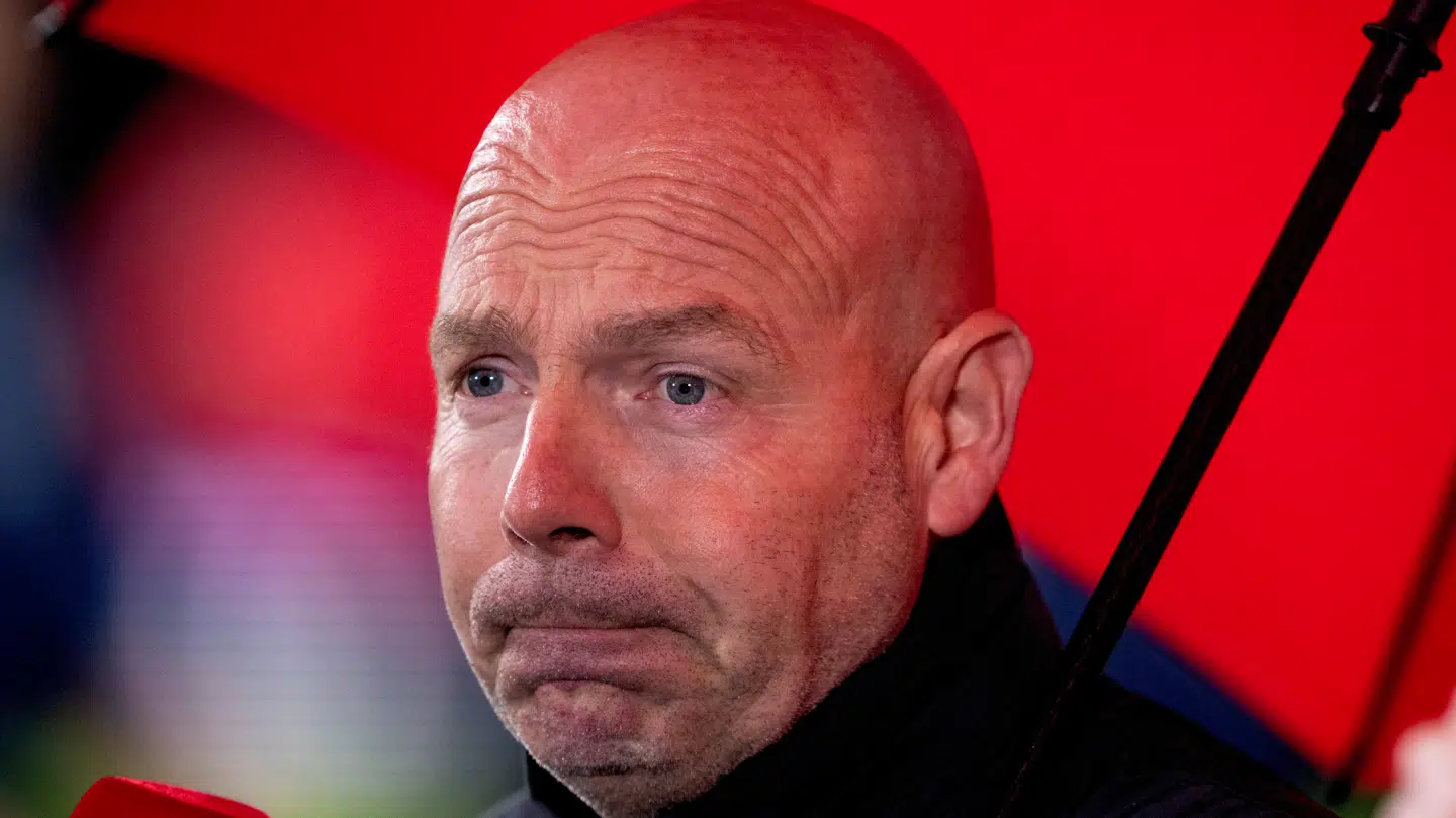 Fodboldkommentator Morten Glinvad er stærkt kritisk overfor Brian Riemer og det danske landshold.