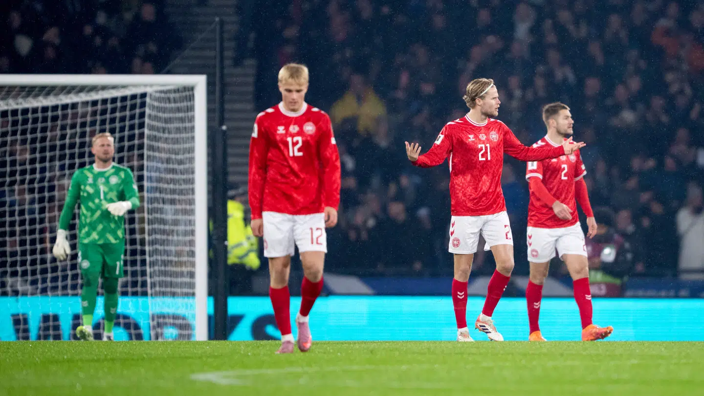 Det skuffende nederlag i Glasgow betyder, at Danmark nu skal ud i to playoffkampe for at spille sig til VM.