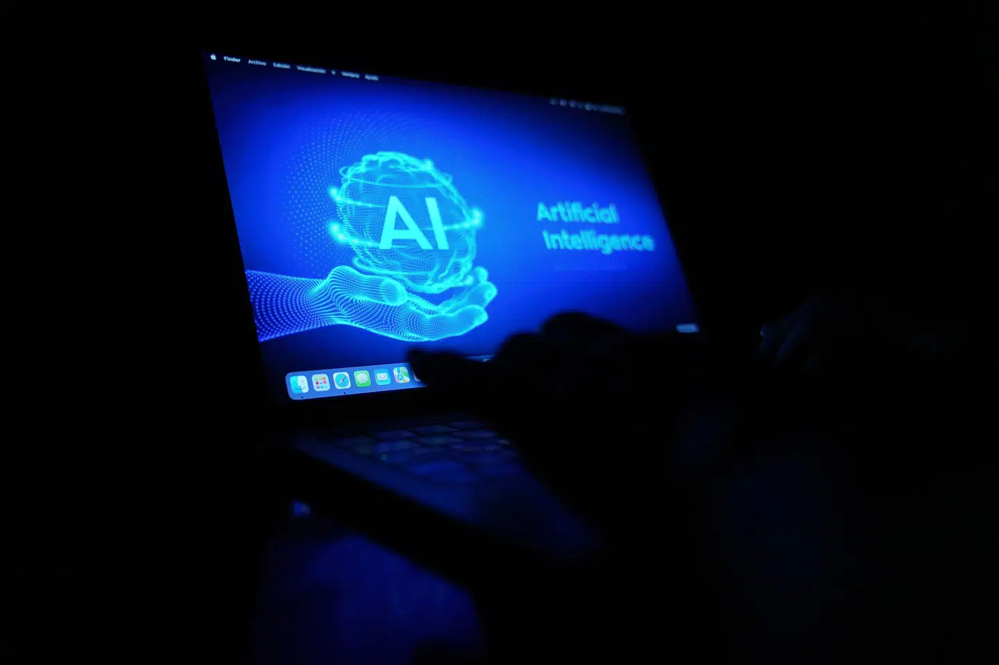 Kunstig intelligens kan gøre det en del lettere at få meningsmålinger til at fremstille det resultat, man ønsker. Foto: David Zorrakino, Scanpix.