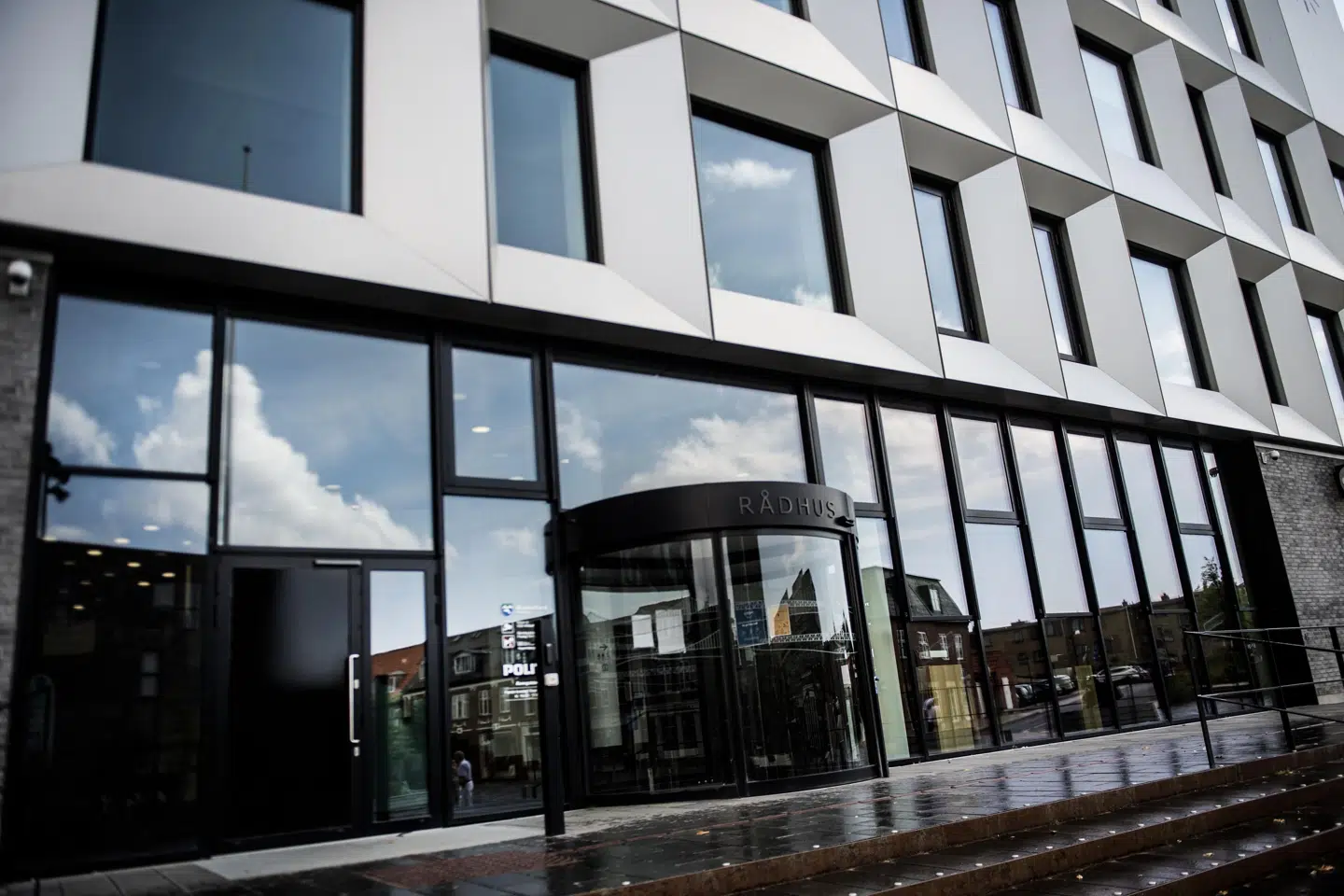 Foran rådhuset i Middelfart, der her er fotograferet i 2021, kunne Anders Møllegård (V) torsdag meddele, at han bliver ny borgmester i Middelfart Kommune. (Arkivfoto).