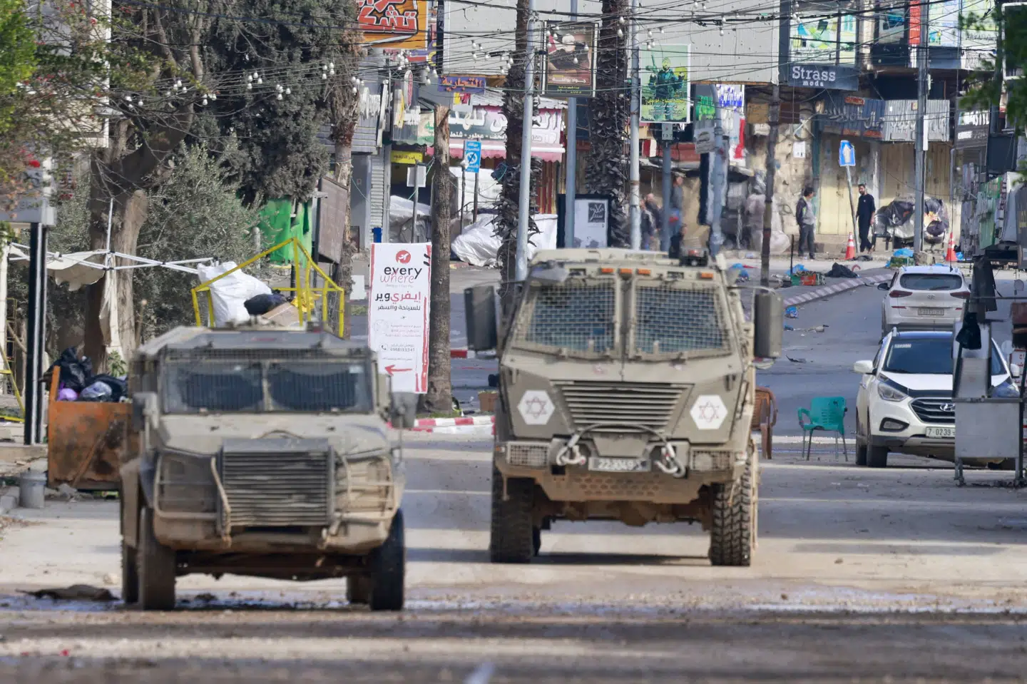 Israelske militærkøretøjer kører gennem flygtningelejren i Jenin under Operation Iron Wall i januar. (Arkivfoto).