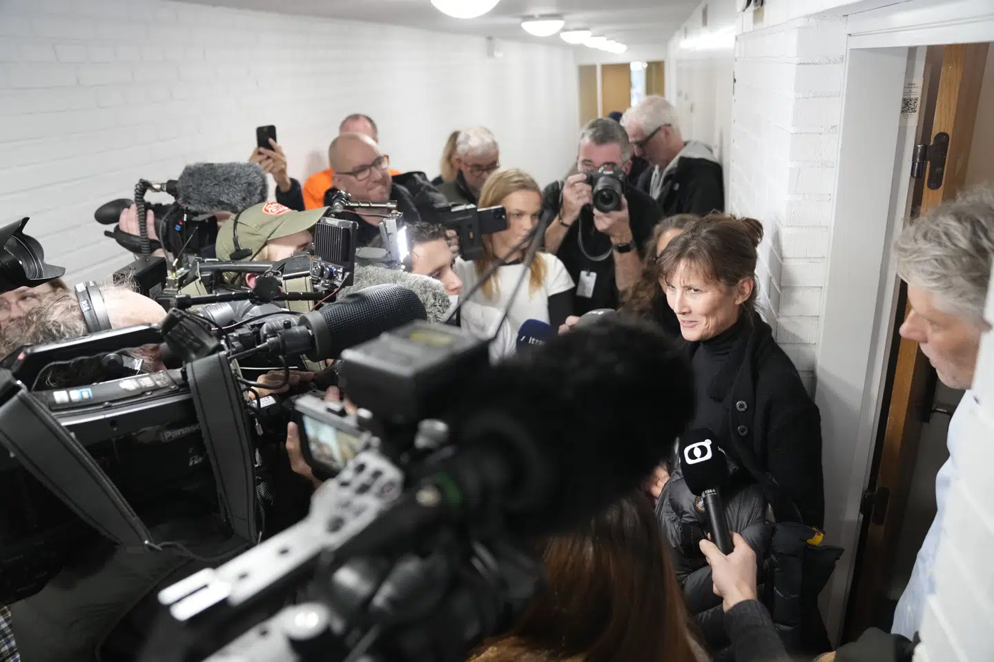 Borgmester Benedikte Kiær (K) oplyser resultatet af den fjerde optælling i Helsingør Kommune til pressen.