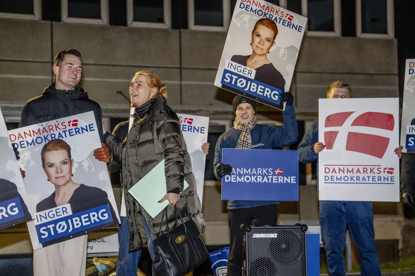 Danmarksdemokraterne har i forbindelse med valgkampen været ude og synliggøre sig i gadebilledet ligesom mange andre partier. I Lejre fik et af partiets medlemmer en dramatisk afslutning i partiet, da han blev fyret for rullende kamera af Inger Støjberg for at have peget på en rød borgmester (DD).