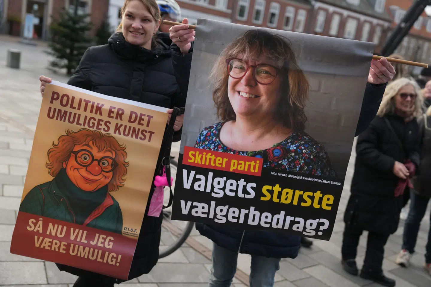 Demonstrationen holdes som en reaktion på, at Ulla Sørensen onsdag meddelte, at hun skifter fra Socialdemokratiet til Venstre.