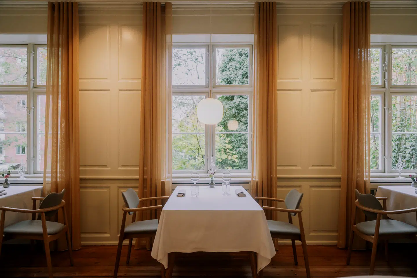 Det var himmerigsmundfulde og mad, der nærmede sig den rene perfektion, da Søren Frank gæstede en af byens nyeste restauranter. Seks funklende stjerner får den.