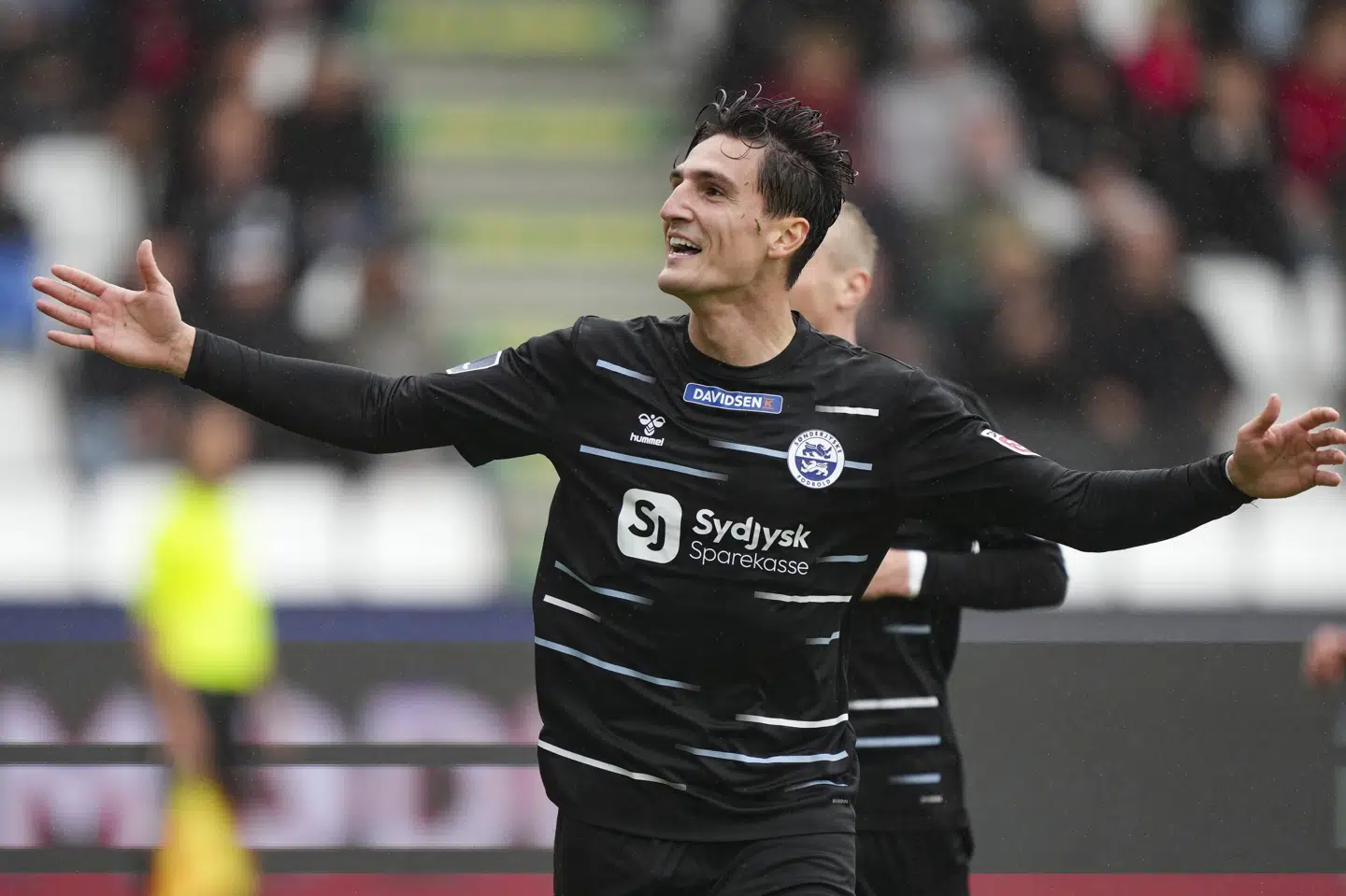 Lirim Qamili tørner til daglig ud for Sønderjyske og er vokset op i Danmark. Men på landsholdsplan iklæder han sig Nordmakedoniens trøje. (Arkivfoto).