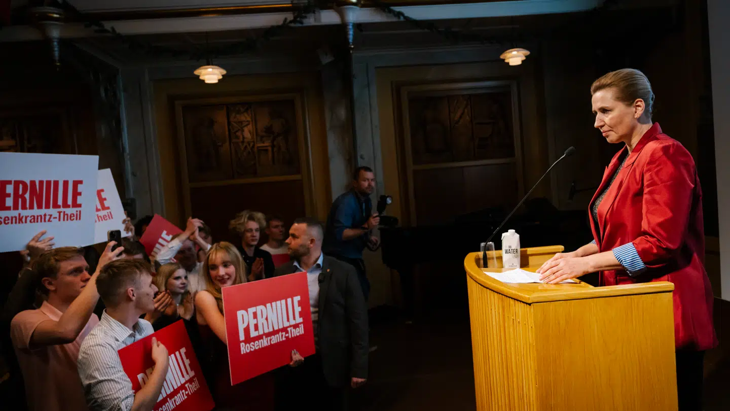 Statsminister Mette Frederiksen holder doorstep efter hendes tale under Socialdemokraternes valgfest på Arbejdermuseet.
